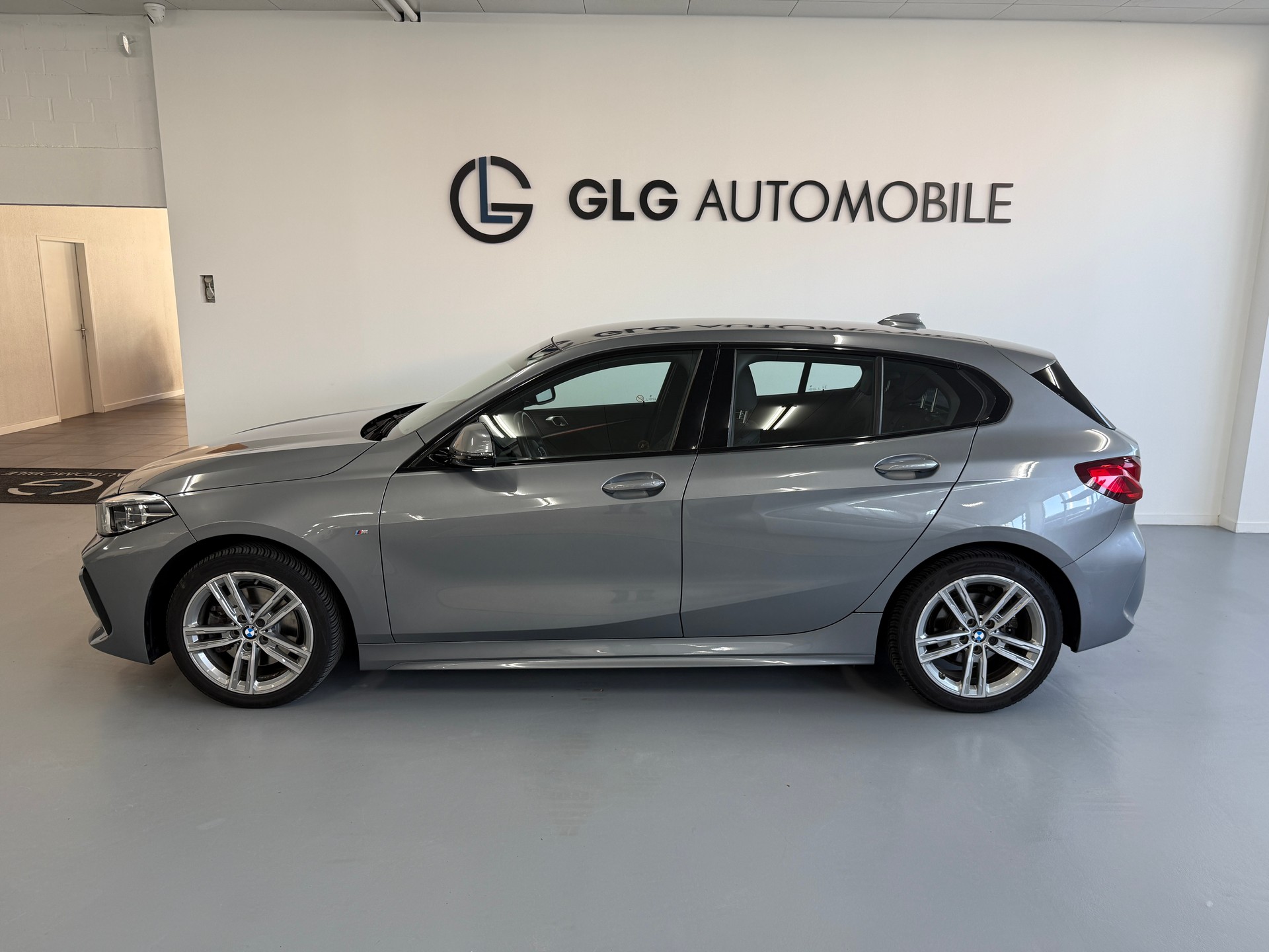 BMW 118i M Sport Steptronic-showroom-element-1