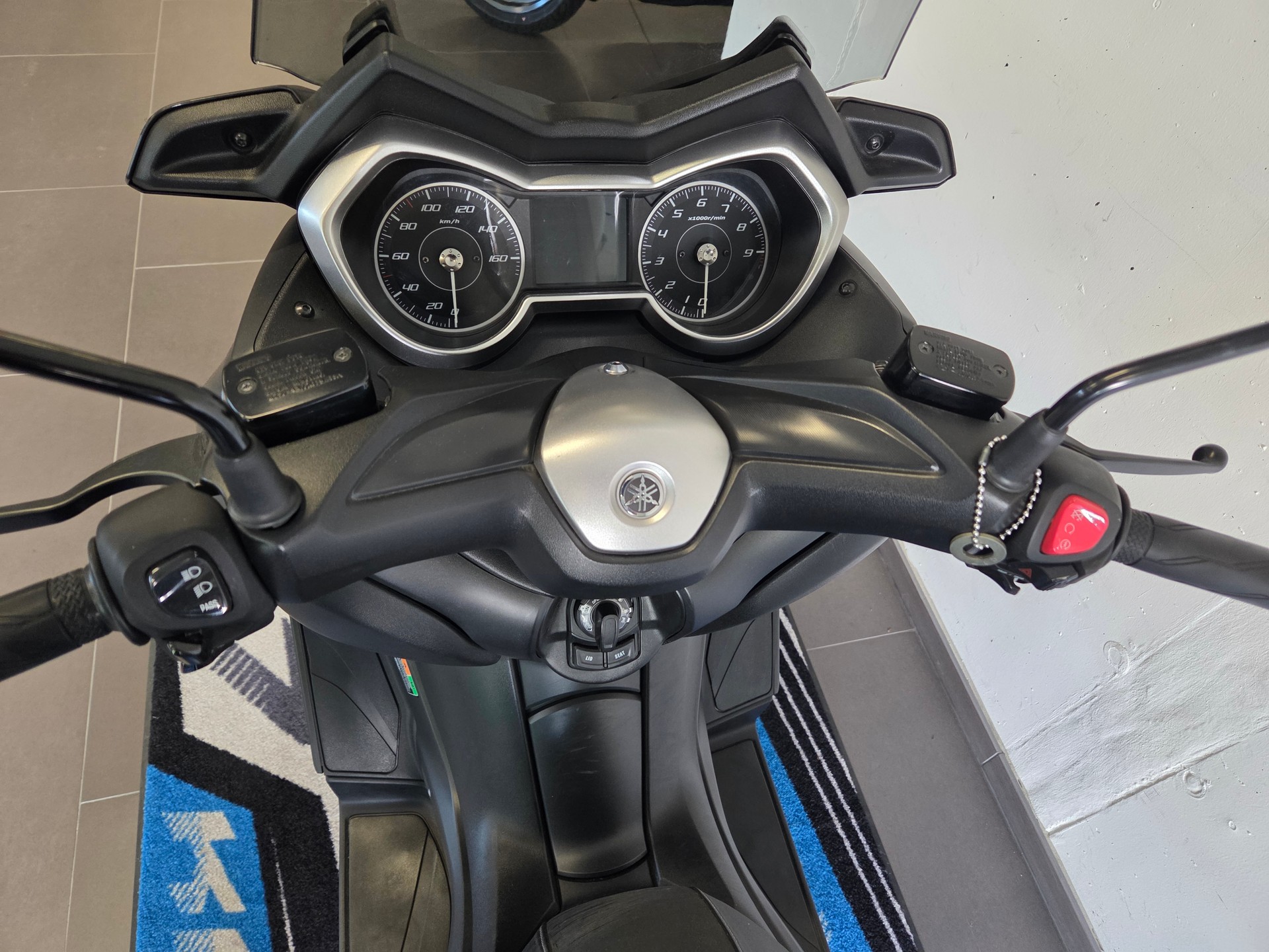 YAMAHA X-Max CZD 300 ABS-image-4
