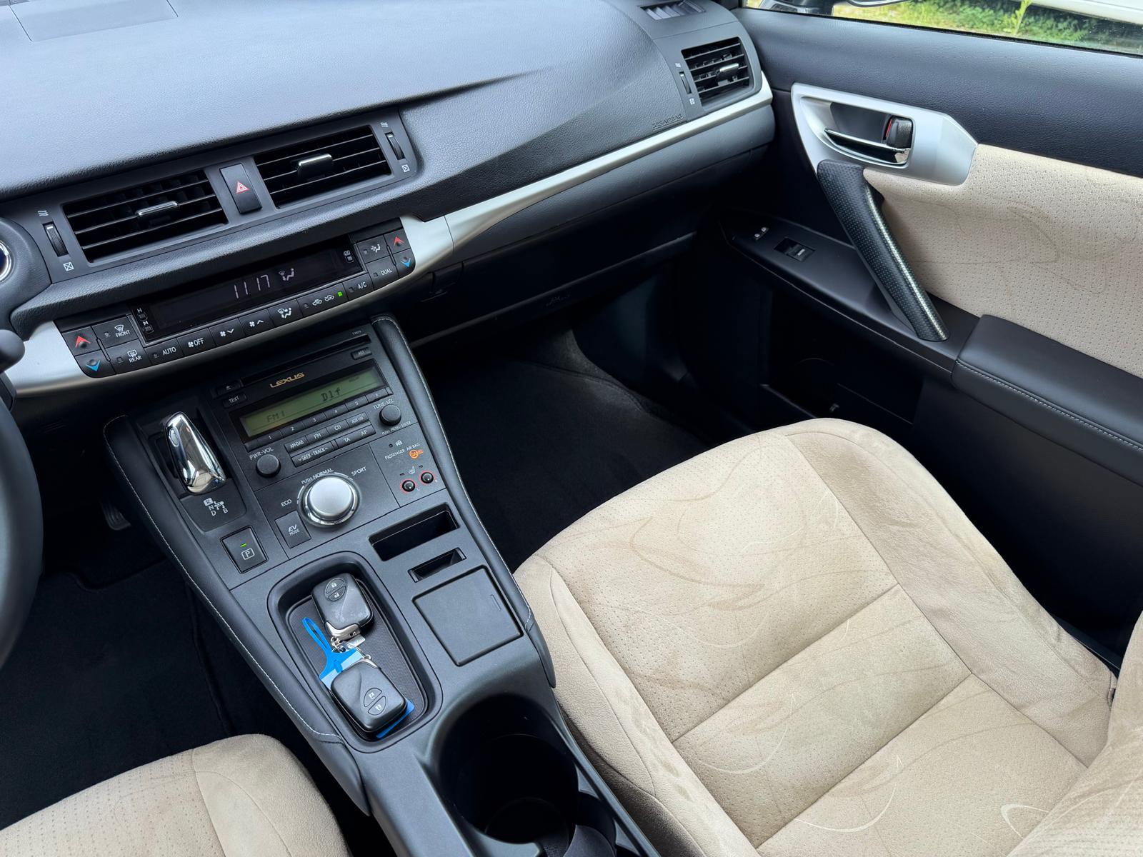 LEXUS CT 200h Comfort-image-12