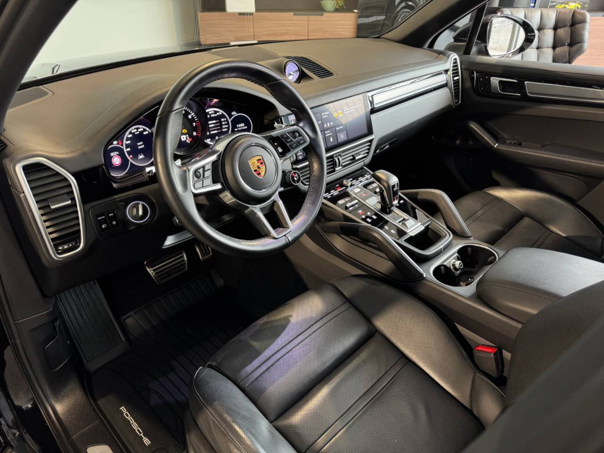 PORSCHE Cayenne S-showroom-element-3