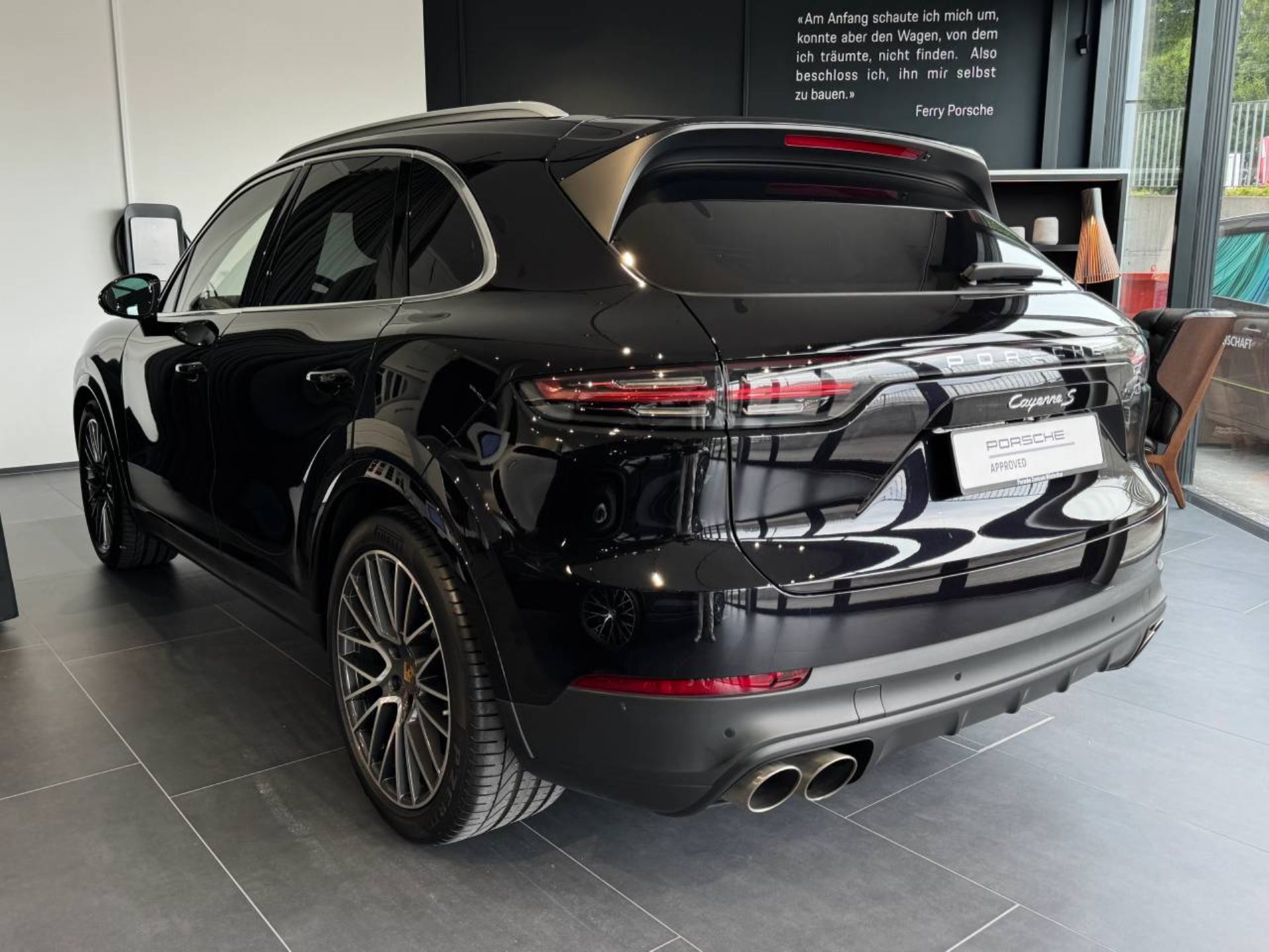PORSCHE Cayenne S-showroom-element-2