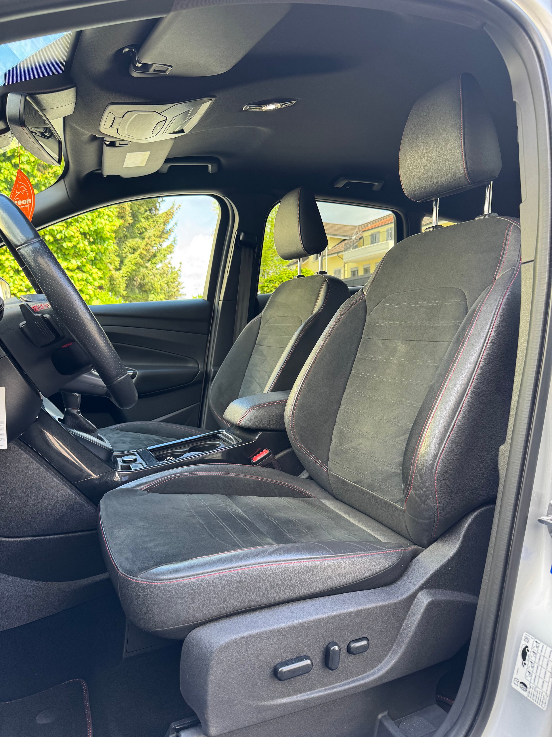 FORD Kuga 2.0 TDCi ST Line High 4WD PowerShift-image-14