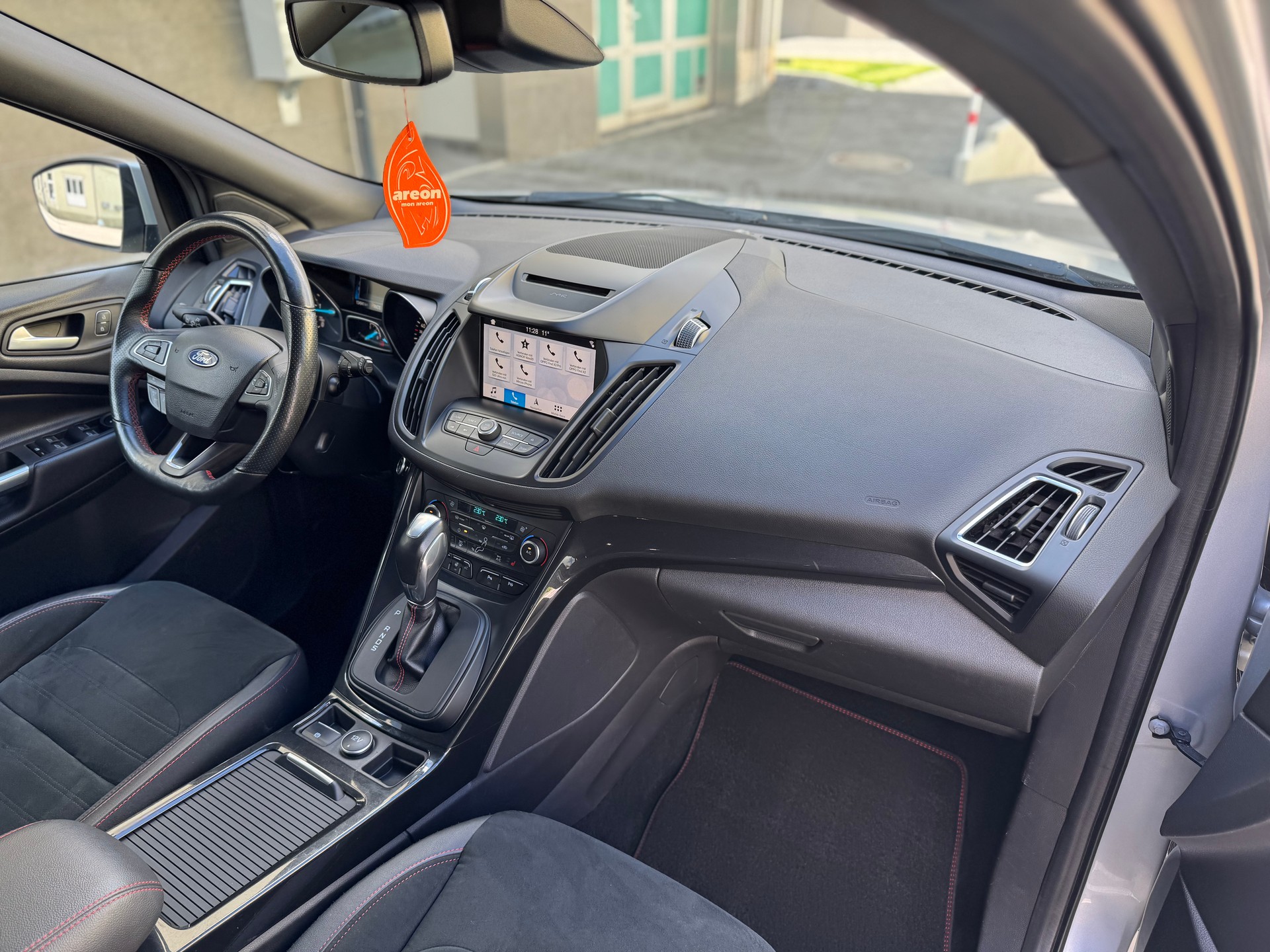 FORD Kuga 2.0 TDCi ST Line High 4WD PowerShift-image-12
