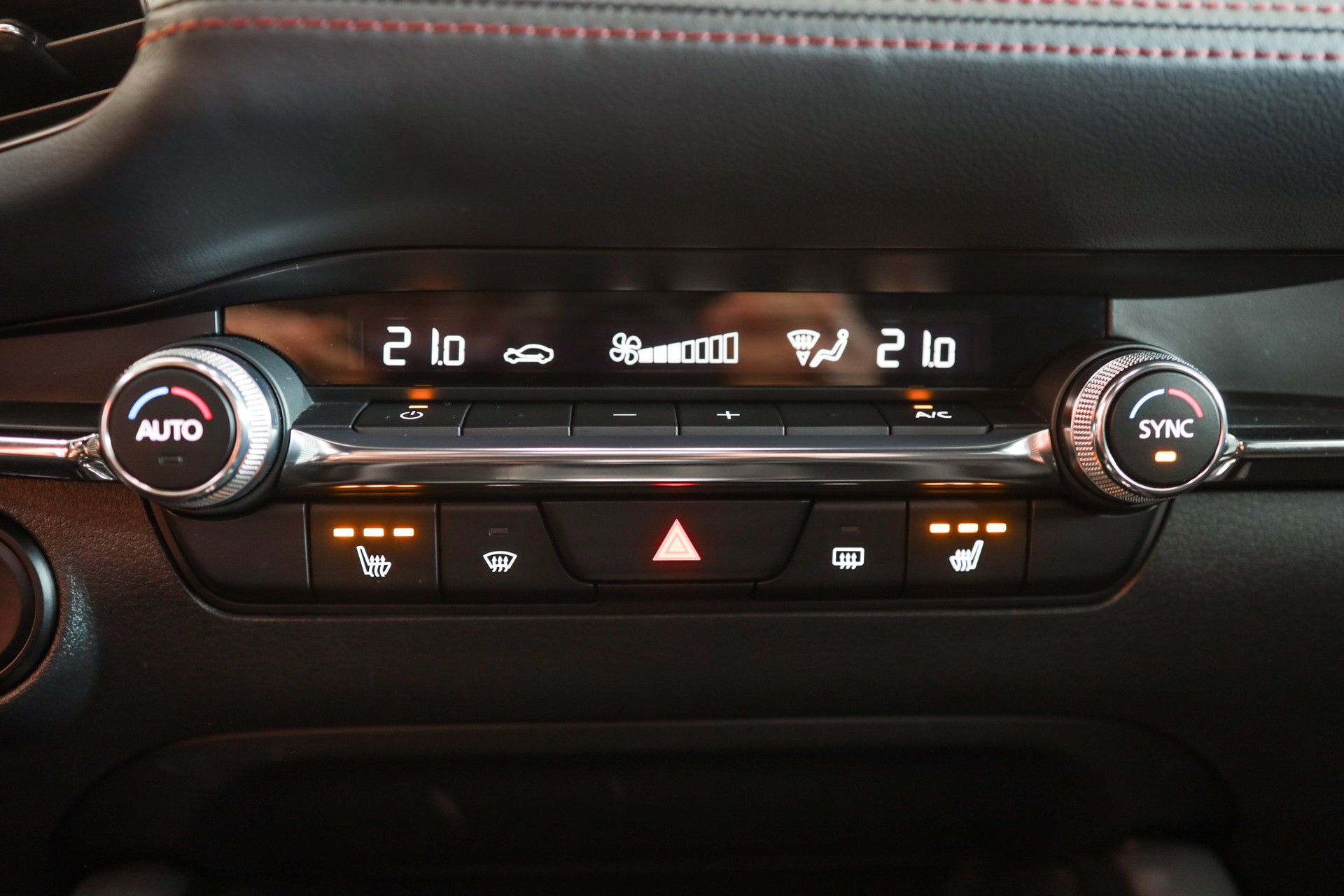 MAZDA 3 Hatchback SKYACTIV-X M Hybrid 186 Homura-image-12