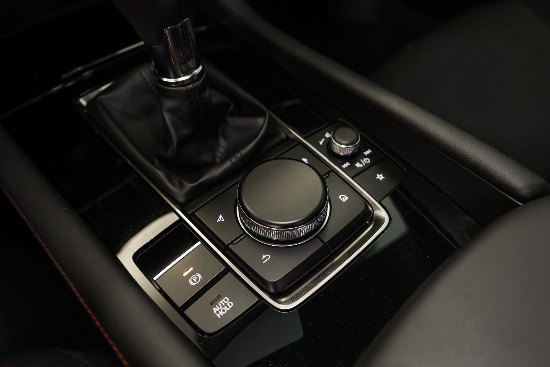 MAZDA 3 Hatchback SKYACTIV-X M Hybrid 186 Homura-image-13