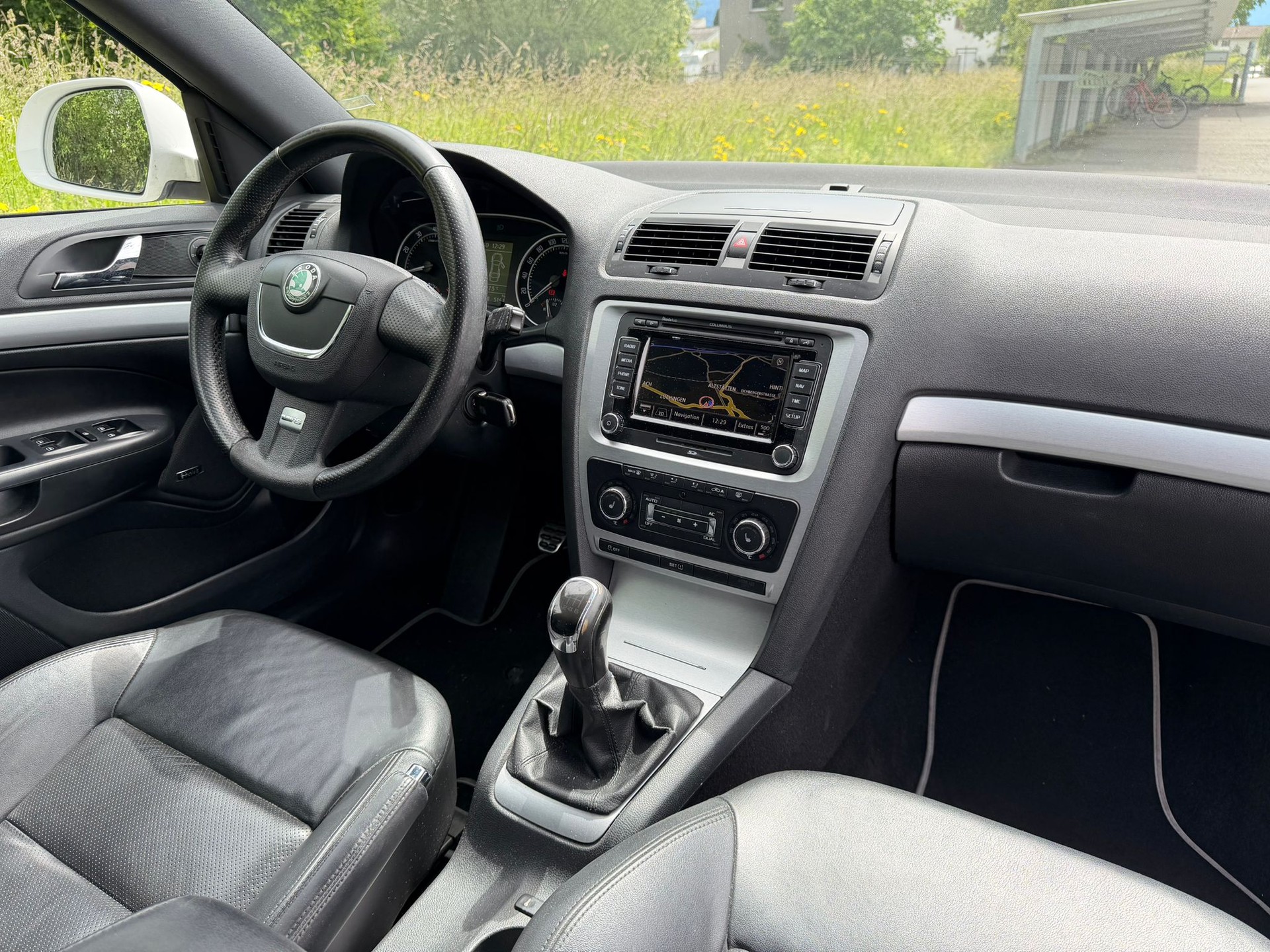 SKODA Octavia Combi 2.0 TSI RS-image-13