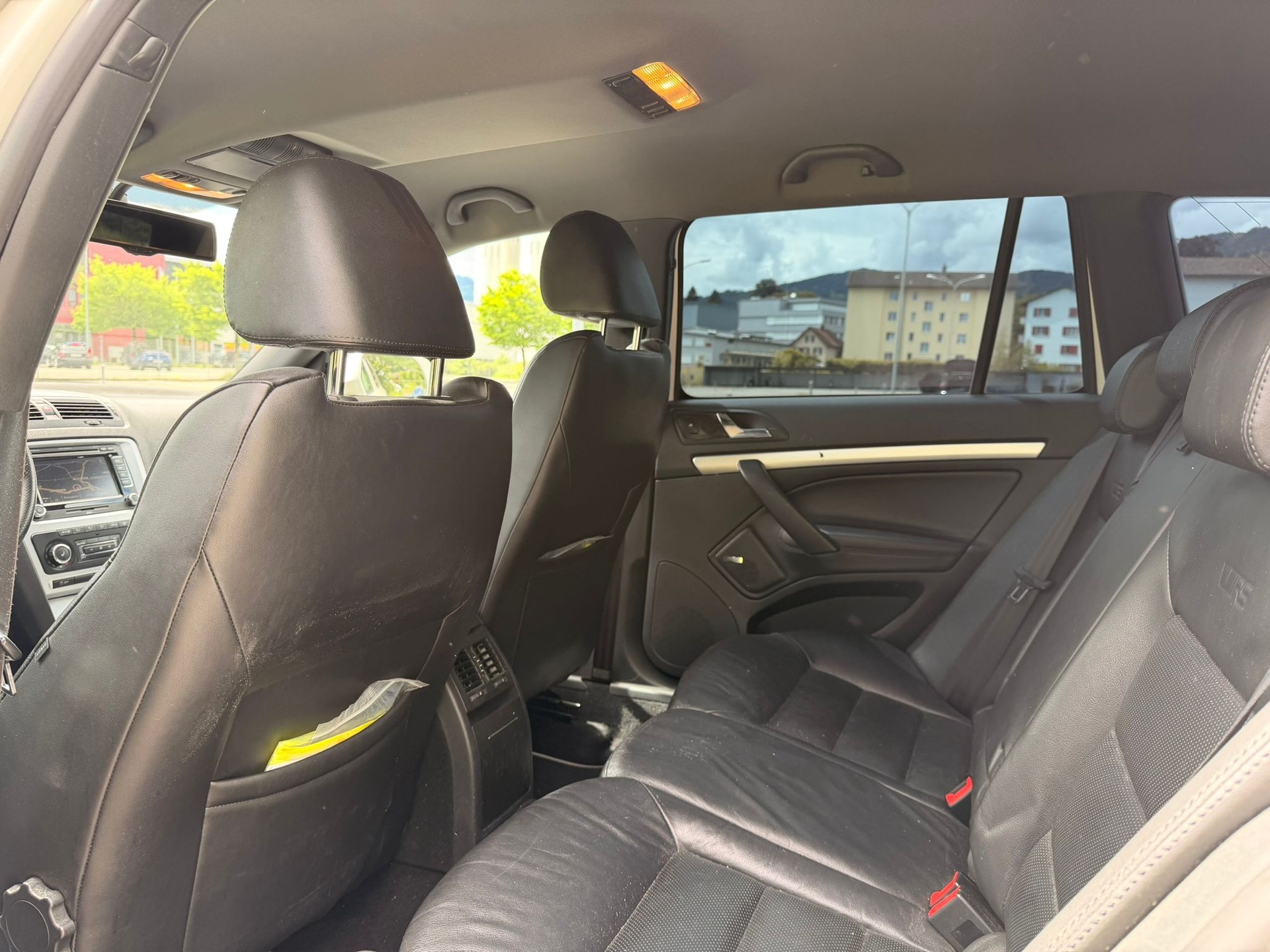 SKODA Octavia Combi 2.0 TSI RS-image-9