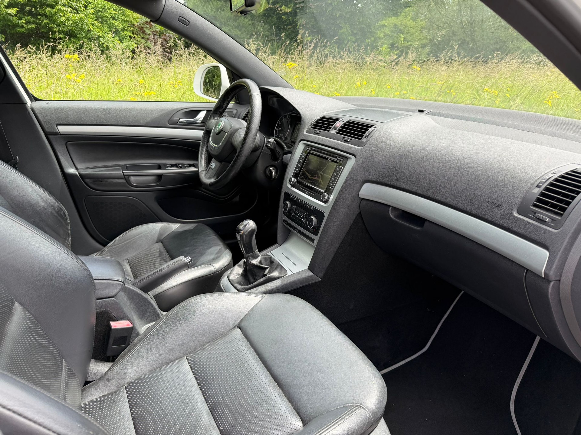 SKODA Octavia Combi 2.0 TSI RS-image-12