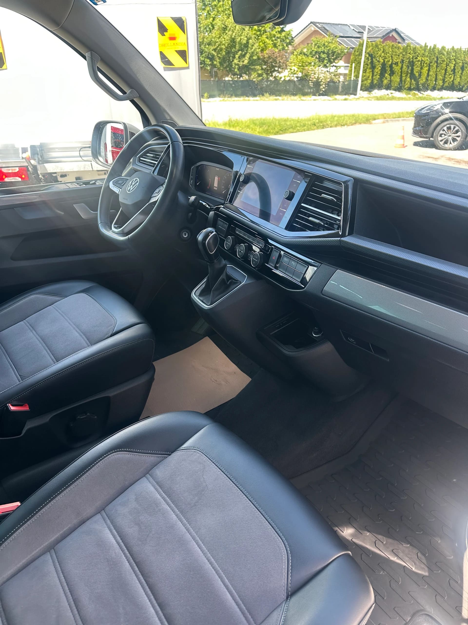 VW T6.1 Multivan 2.0 TDI 204 Generation SIX DSG-image-11