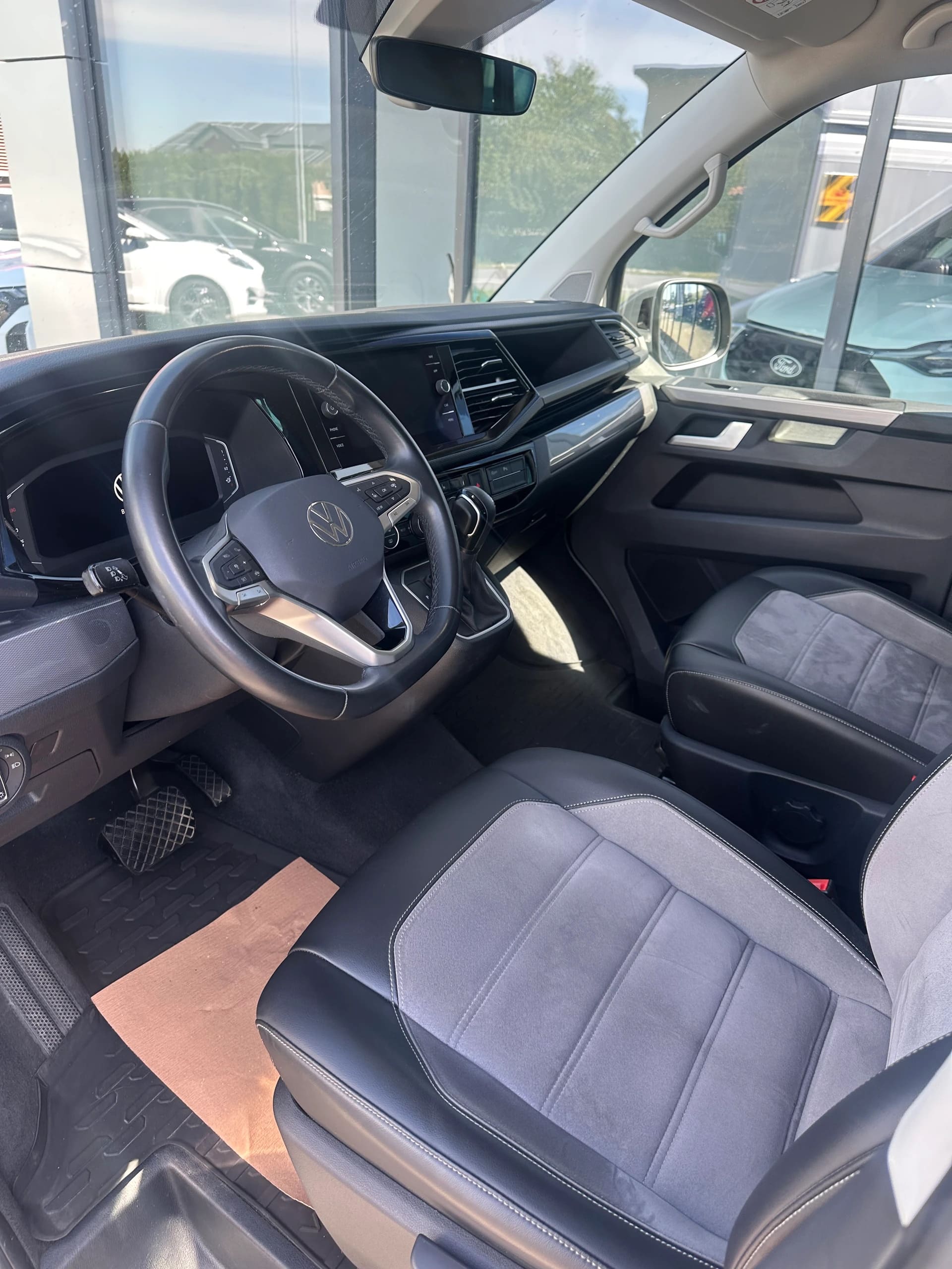 VW T6.1 Multivan 2.0 TDI 204 Generation SIX DSG-image-8