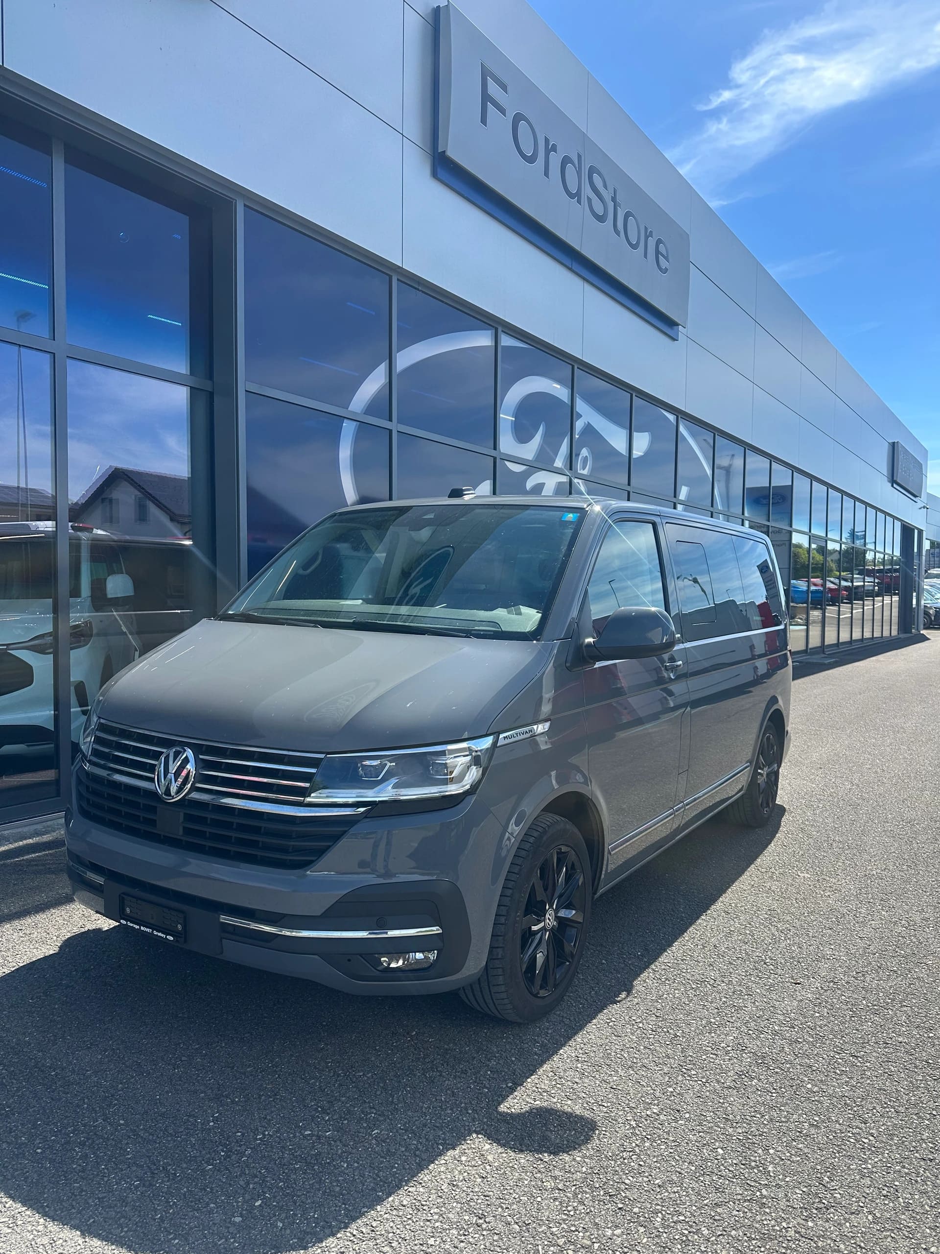 VW T6.1 Multivan 2.0 TDI 204 Generation SIX DSG-image-1
