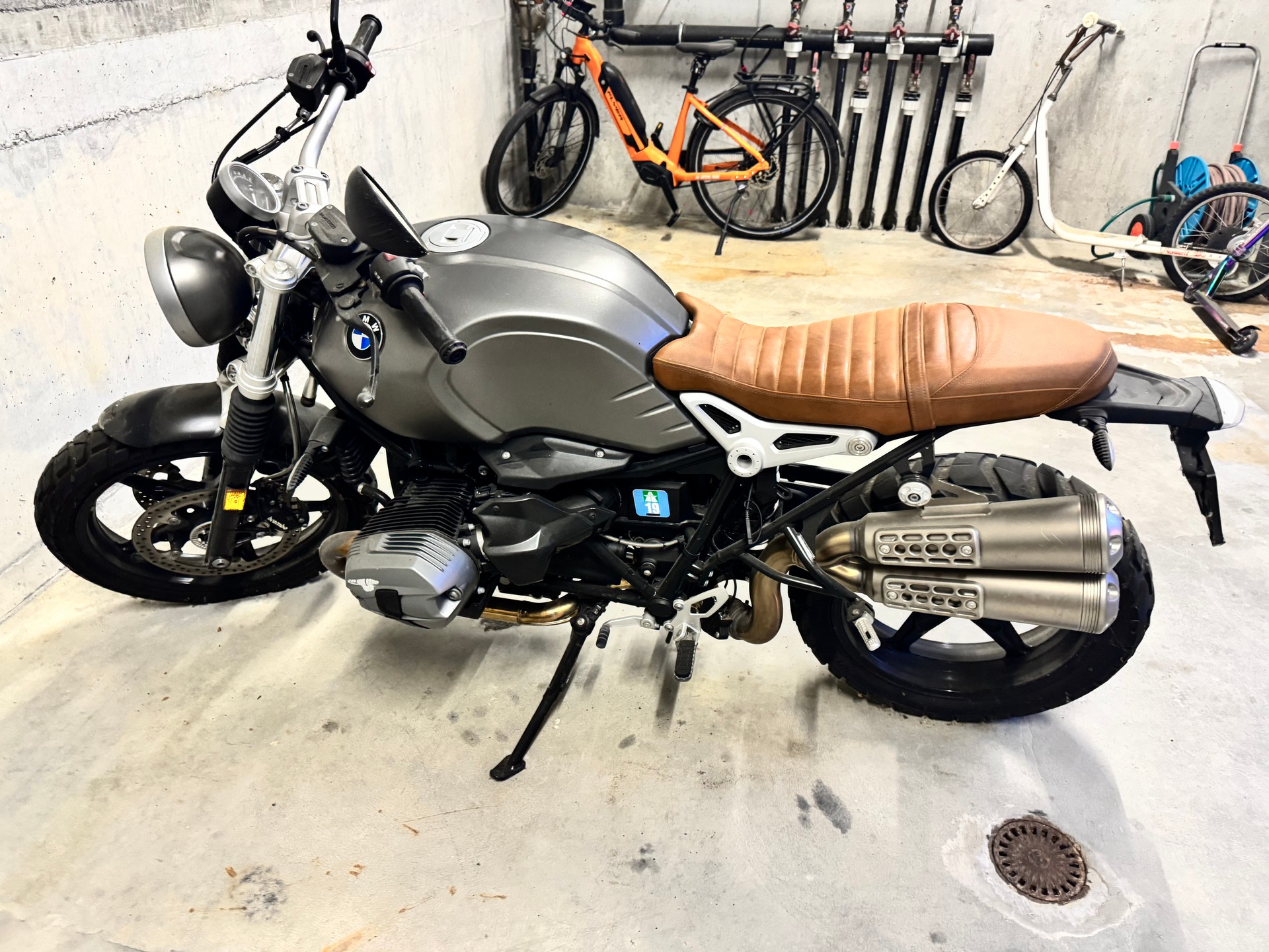 BMW R nineT Scrambler ABS-image-1