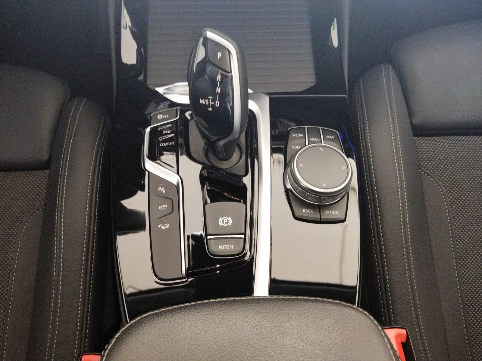 BMW X3 xDrive 48V 20d Steptronic // CH- Fahrzeug // Head-Up Display // Ambientes Licht-image-12
