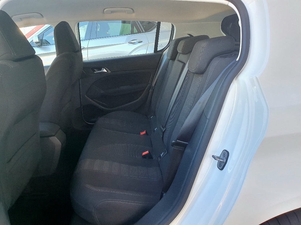 PEUGEOT 308 1.2 THP Allure Automat-image-6