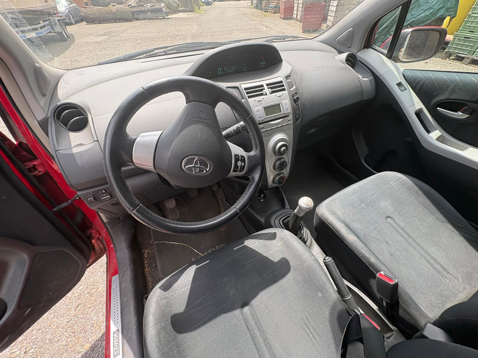 TOYOTA Yaris 1.3 Chic-image-5