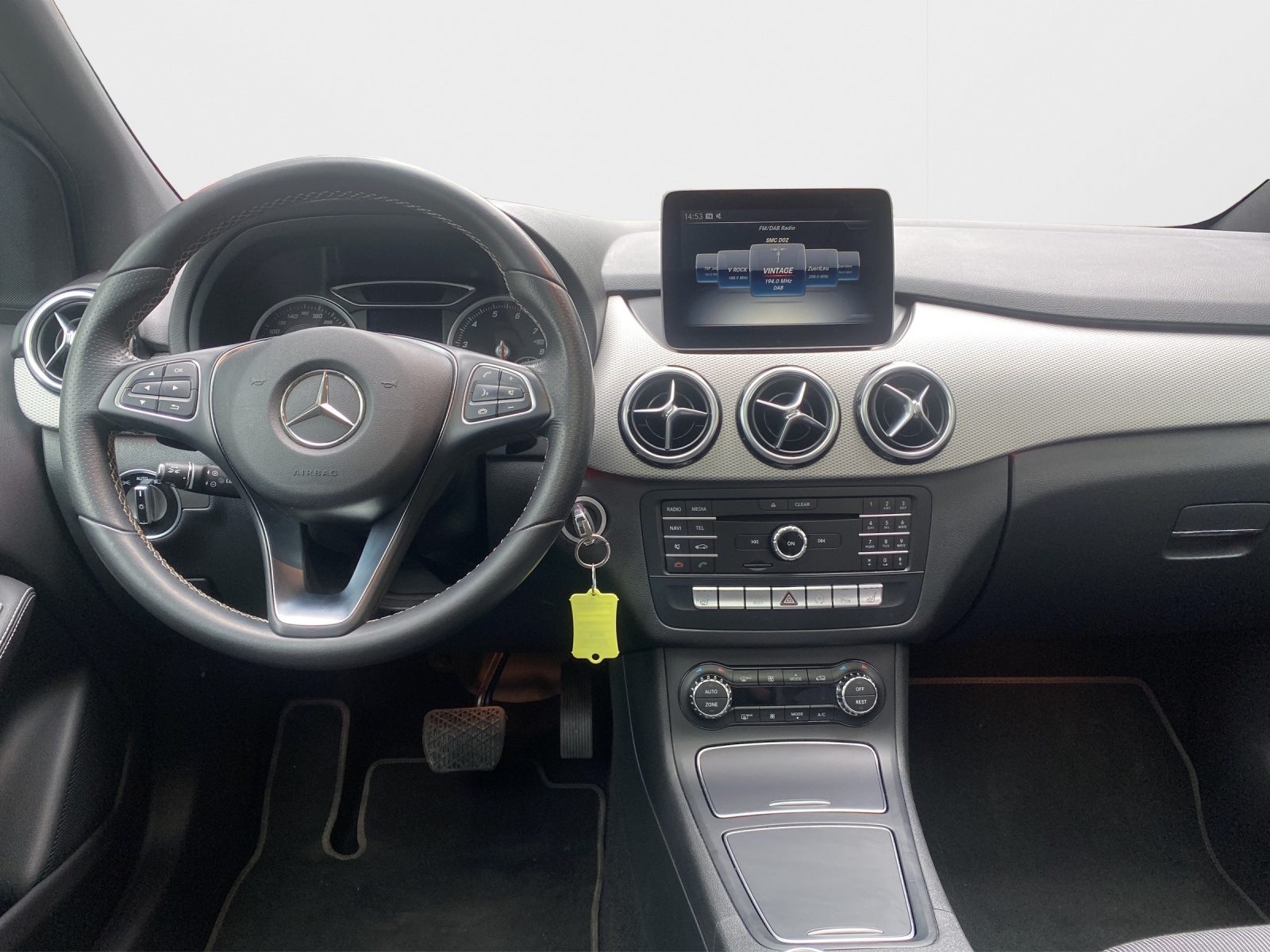 MERCEDES-BENZ B 200 Style Night-Paket 7G-DCT Vollaustattung-image-12