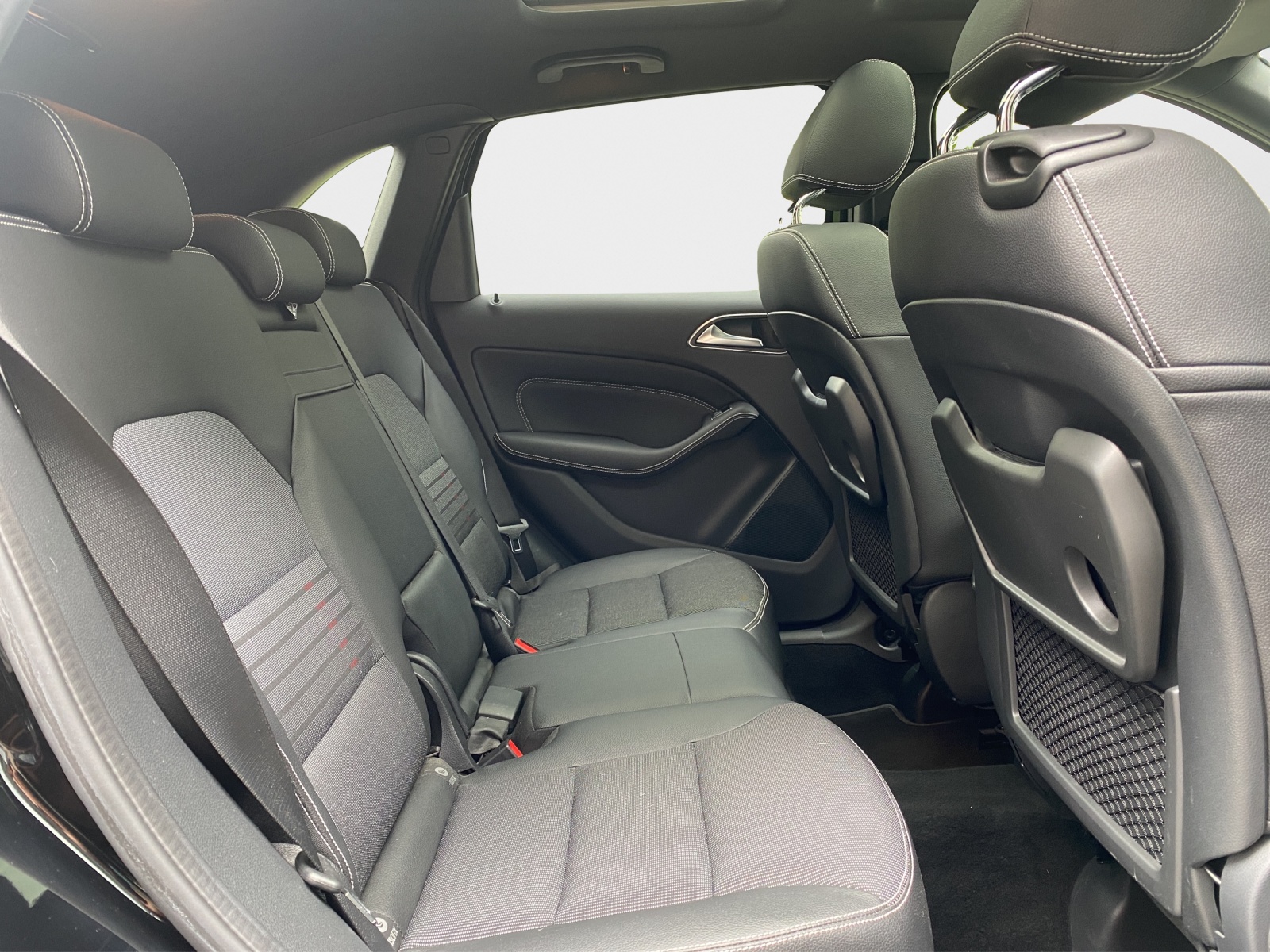MERCEDES-BENZ B 200 Style Night-Paket 7G-DCT Vollaustattung-image-15
