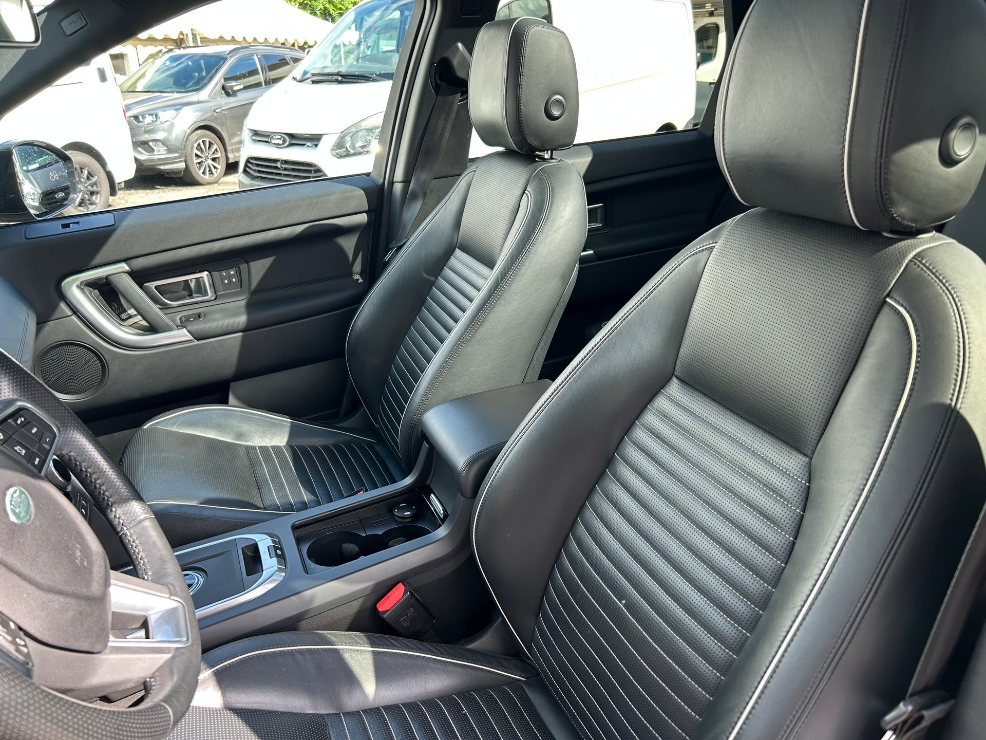 LAND ROVER Discovery Sport 2.0 TD4 HSE Luxury-image-13