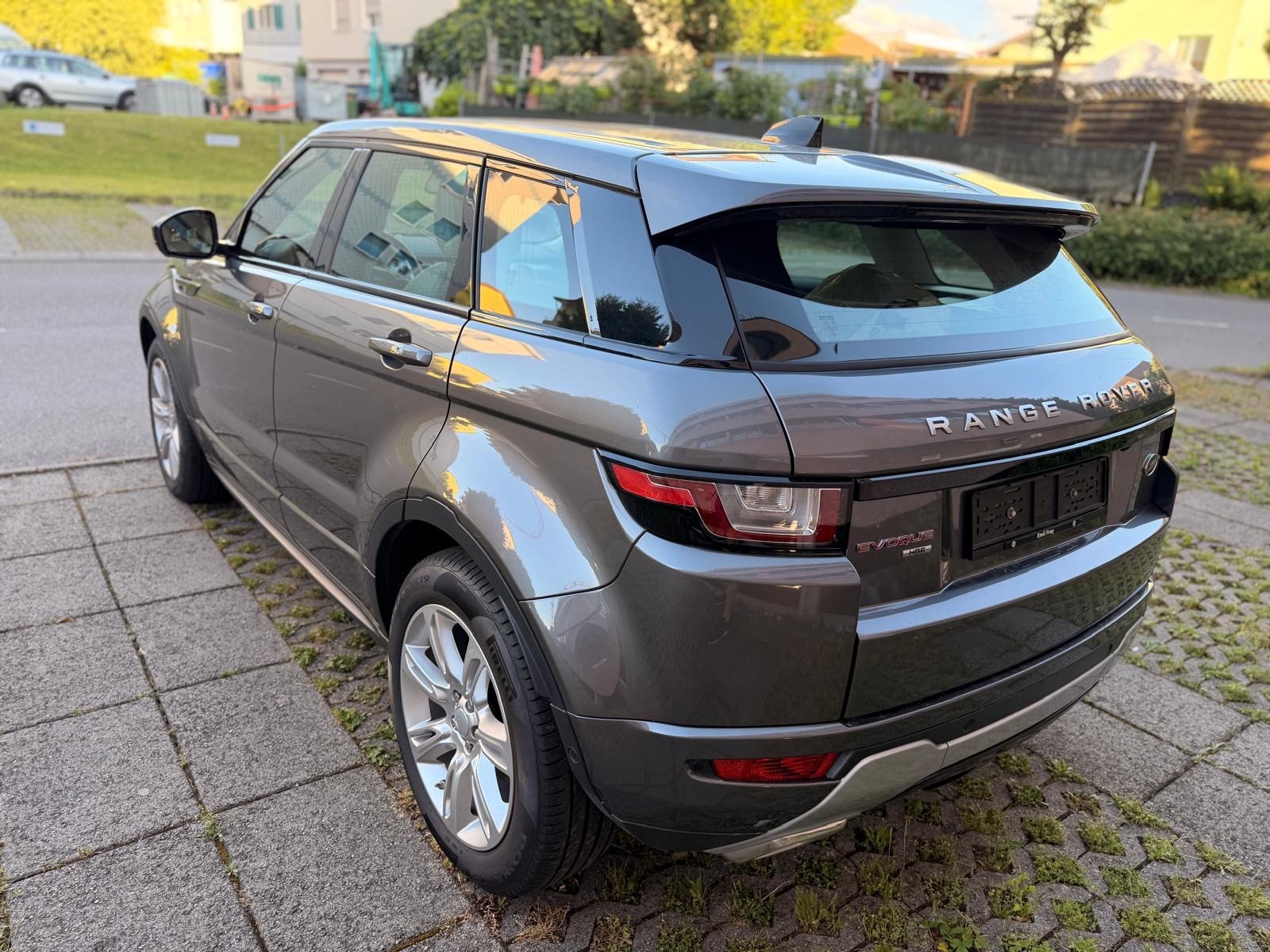 LAND ROVER Range Rover Evoque 2.0 TD4 HSE Dynamic-image-5