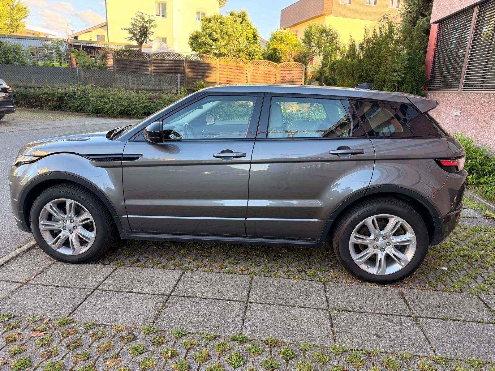 LAND ROVER Range Rover Evoque 2.0 TD4 HSE Dynamic-image-3