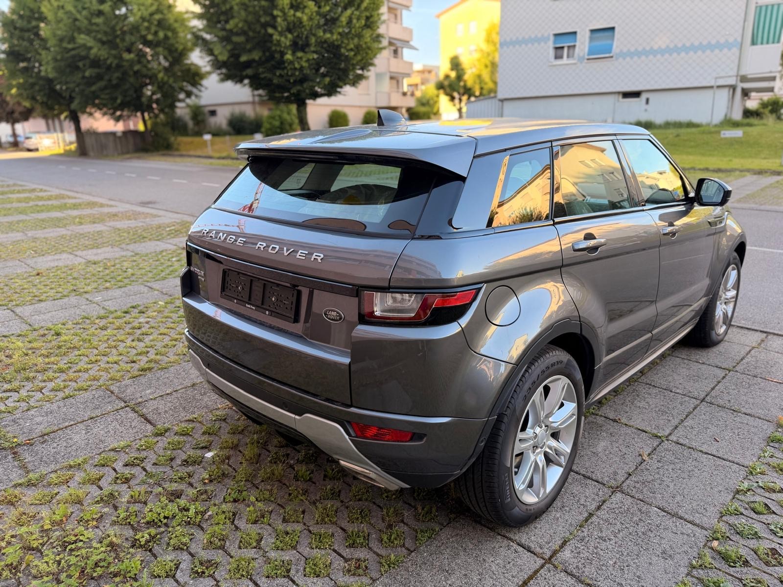 LAND ROVER Range Rover Evoque 2.0 TD4 HSE Dynamic-image-4