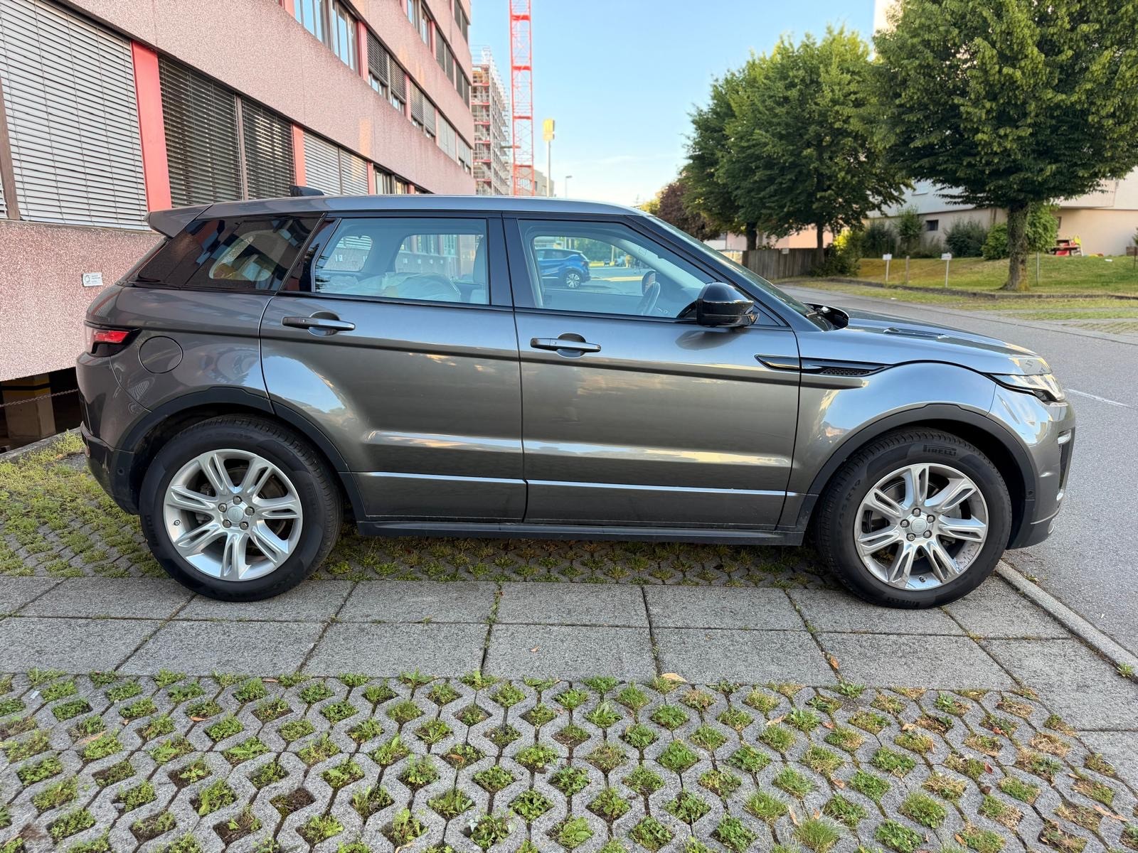 LAND ROVER Range Rover Evoque 2.0 TD4 HSE Dynamic-image-2