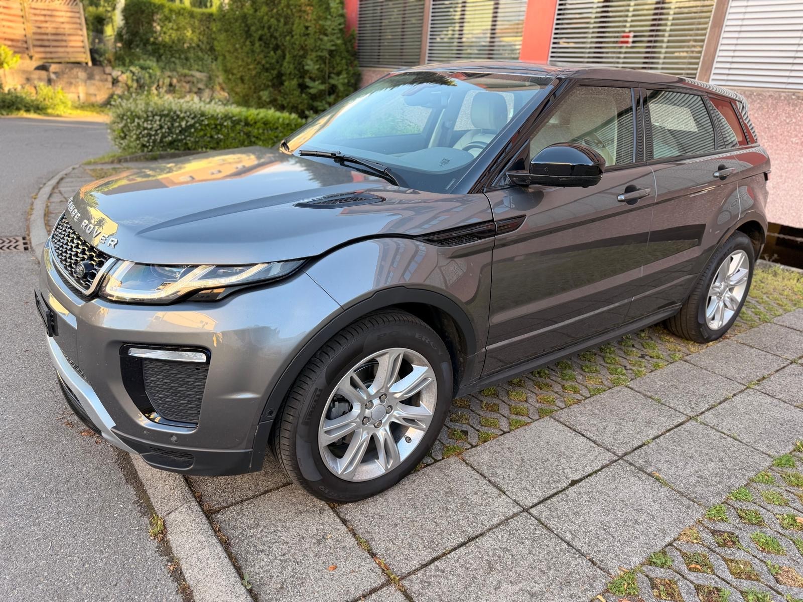 LAND ROVER Range Rover Evoque 2.0 TD4 HSE Dynamic-image-1