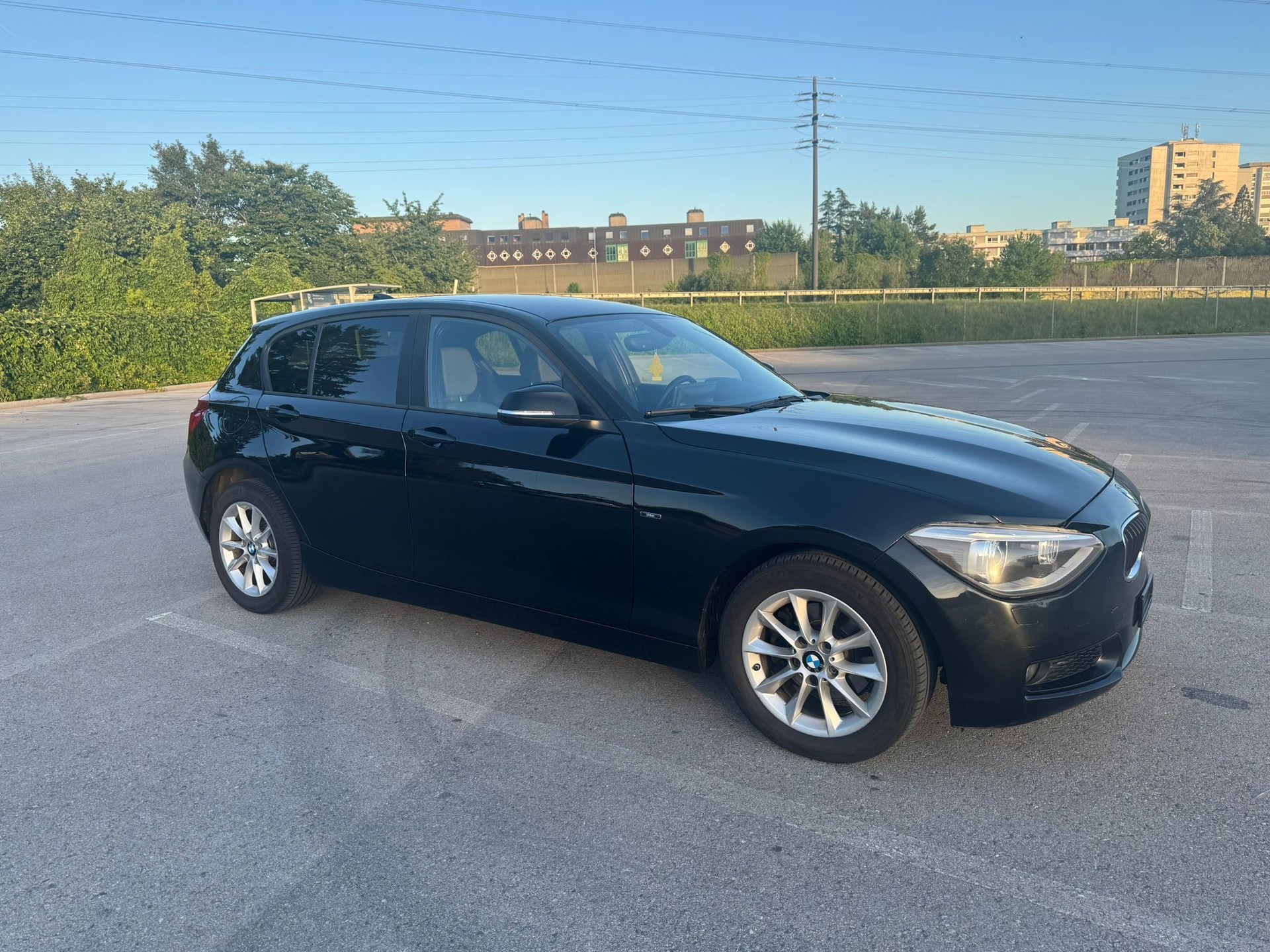BMW 118i Urban Line Steptronic-image-4