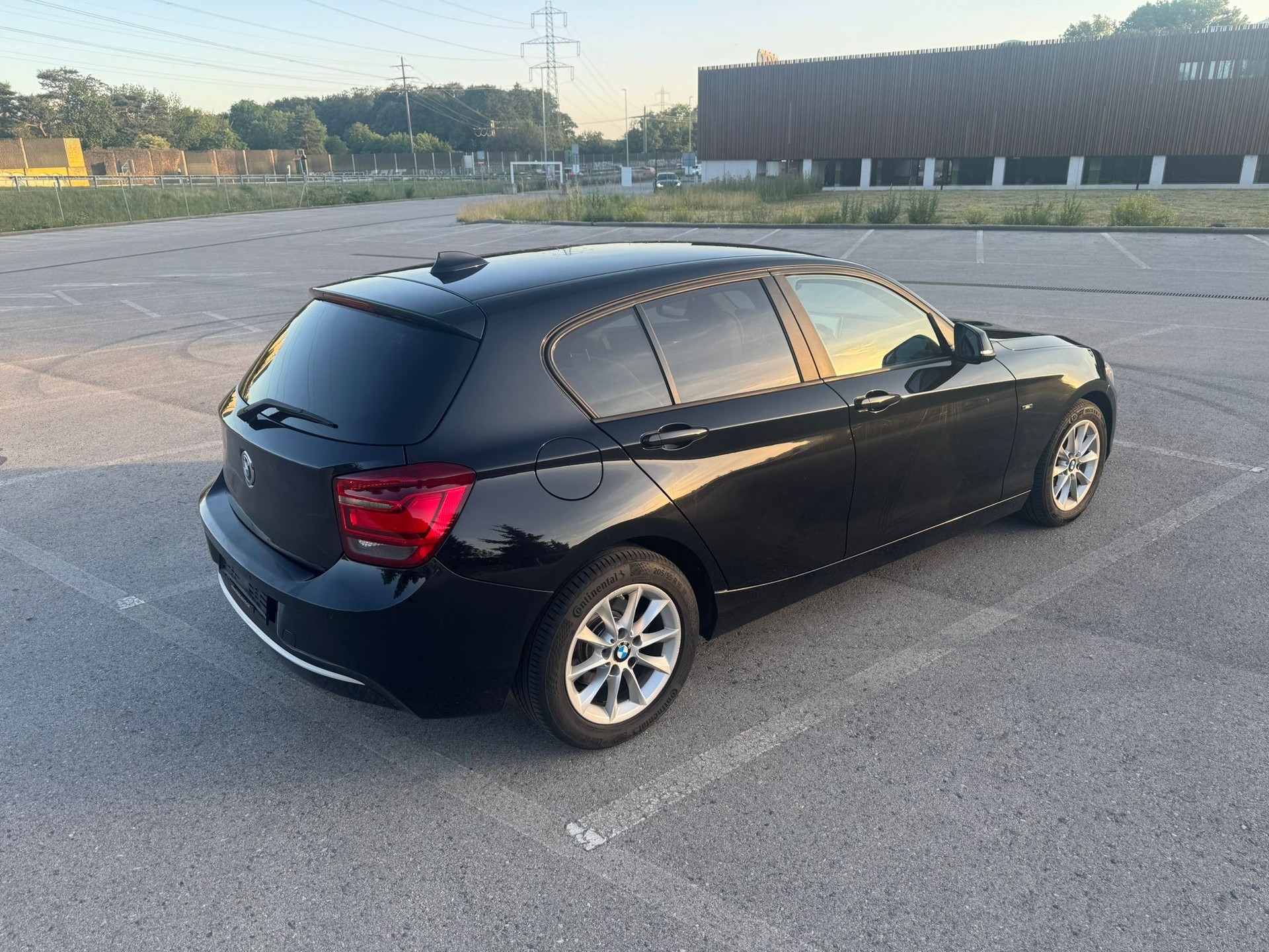 BMW 118i Urban Line Steptronic-image-3