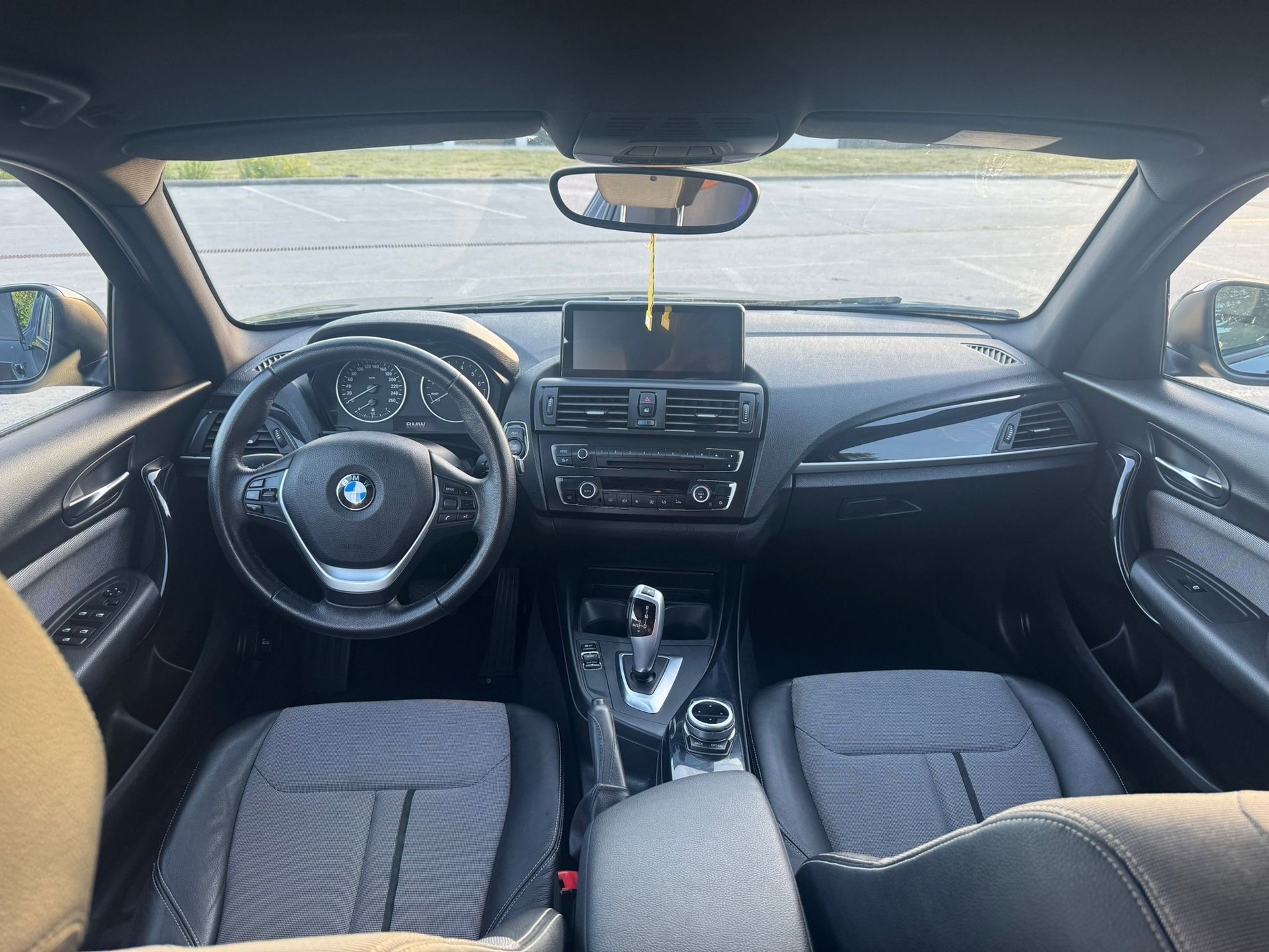 BMW 118i Urban Line Steptronic-image-7