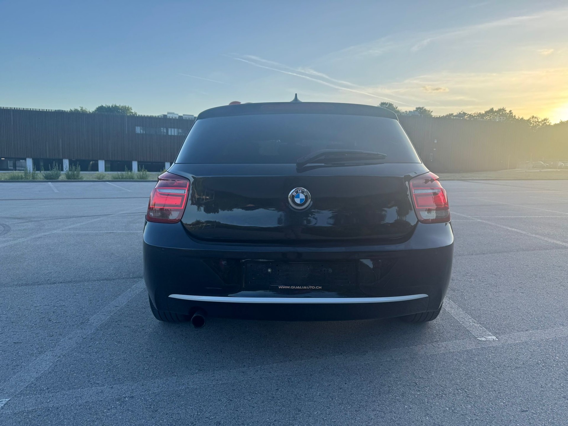 BMW 118i Urban Line Steptronic-image-2