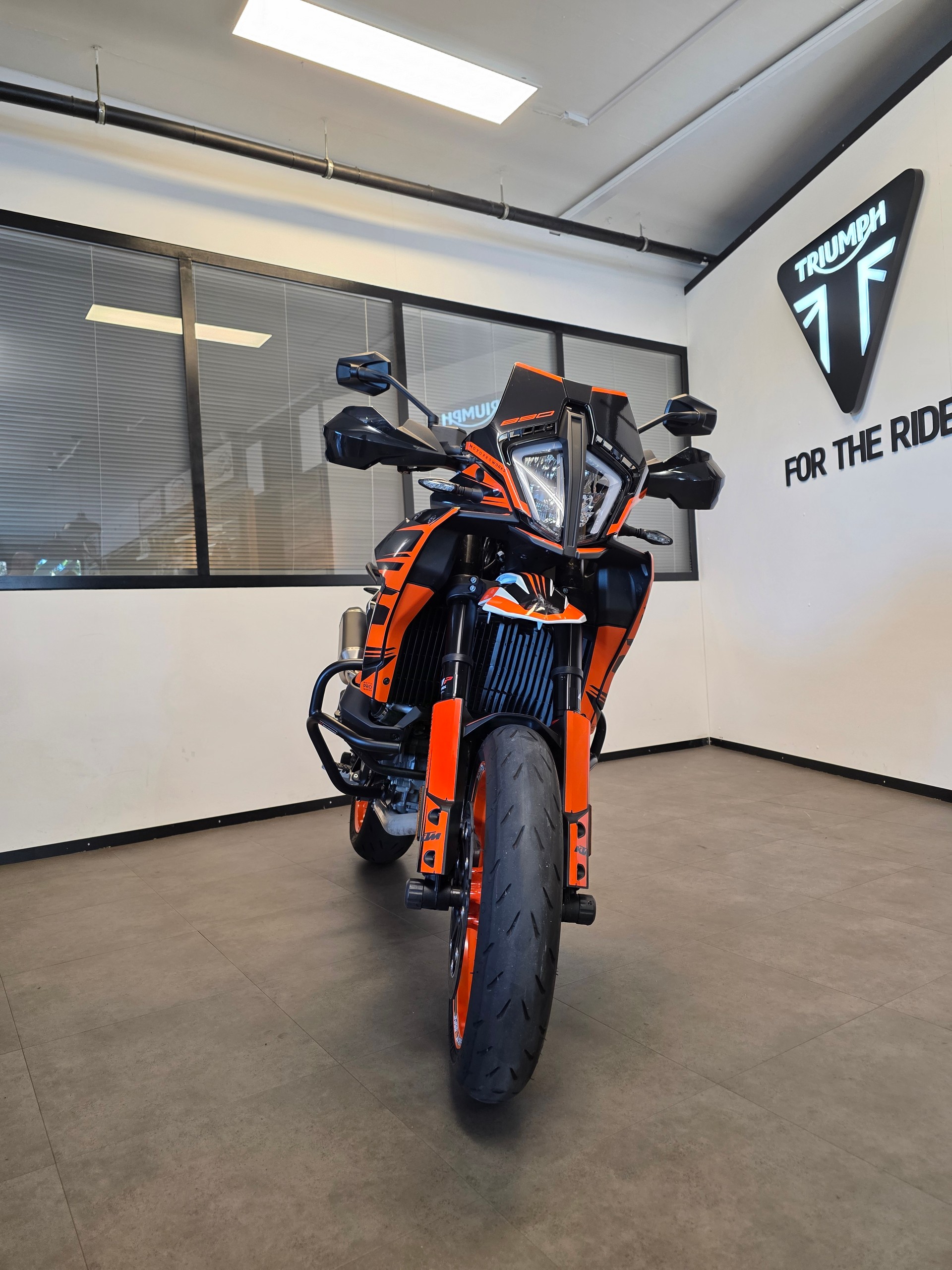 KTM 890 SMT-image-4