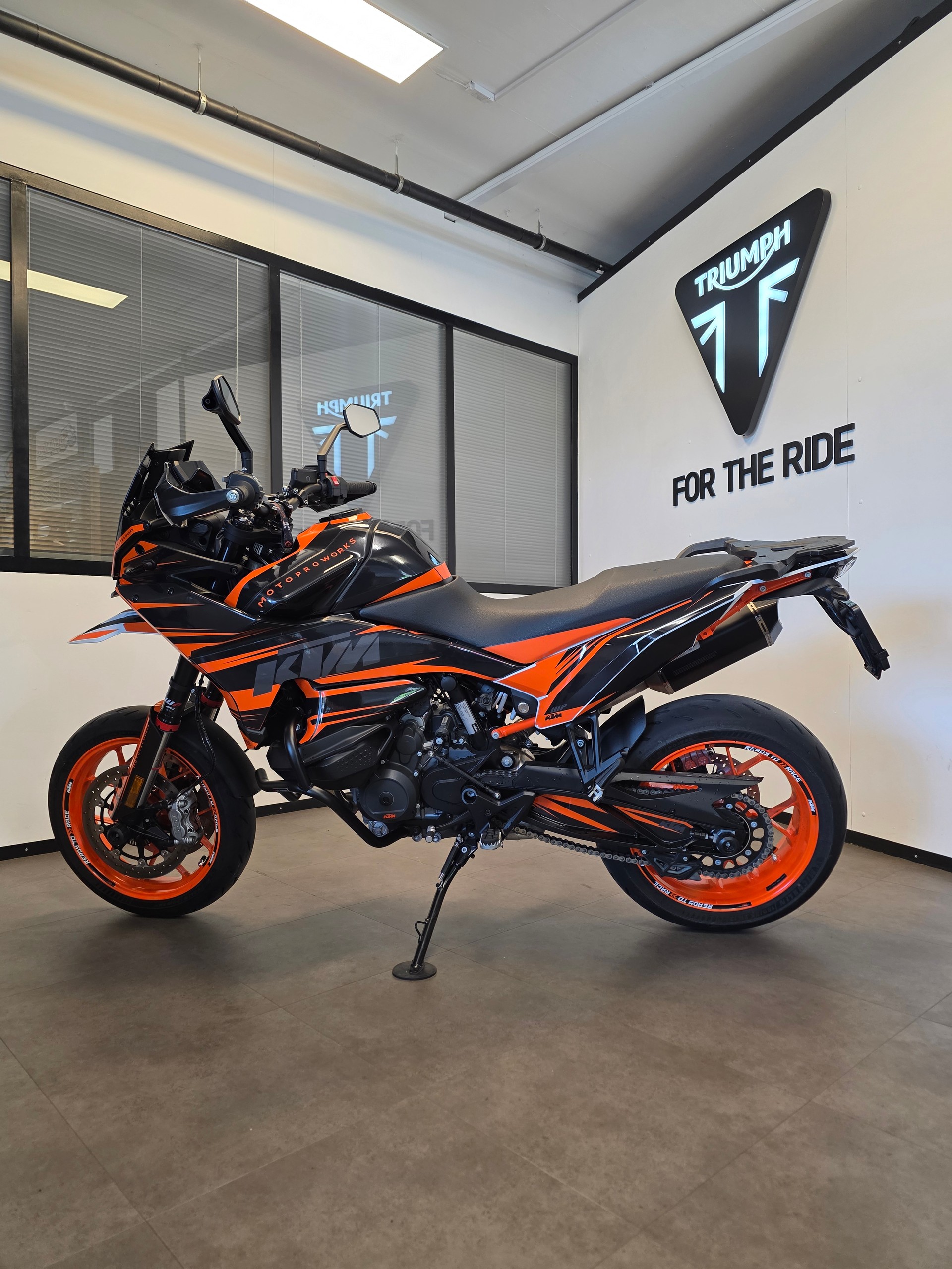 KTM 890 SMT-image-2