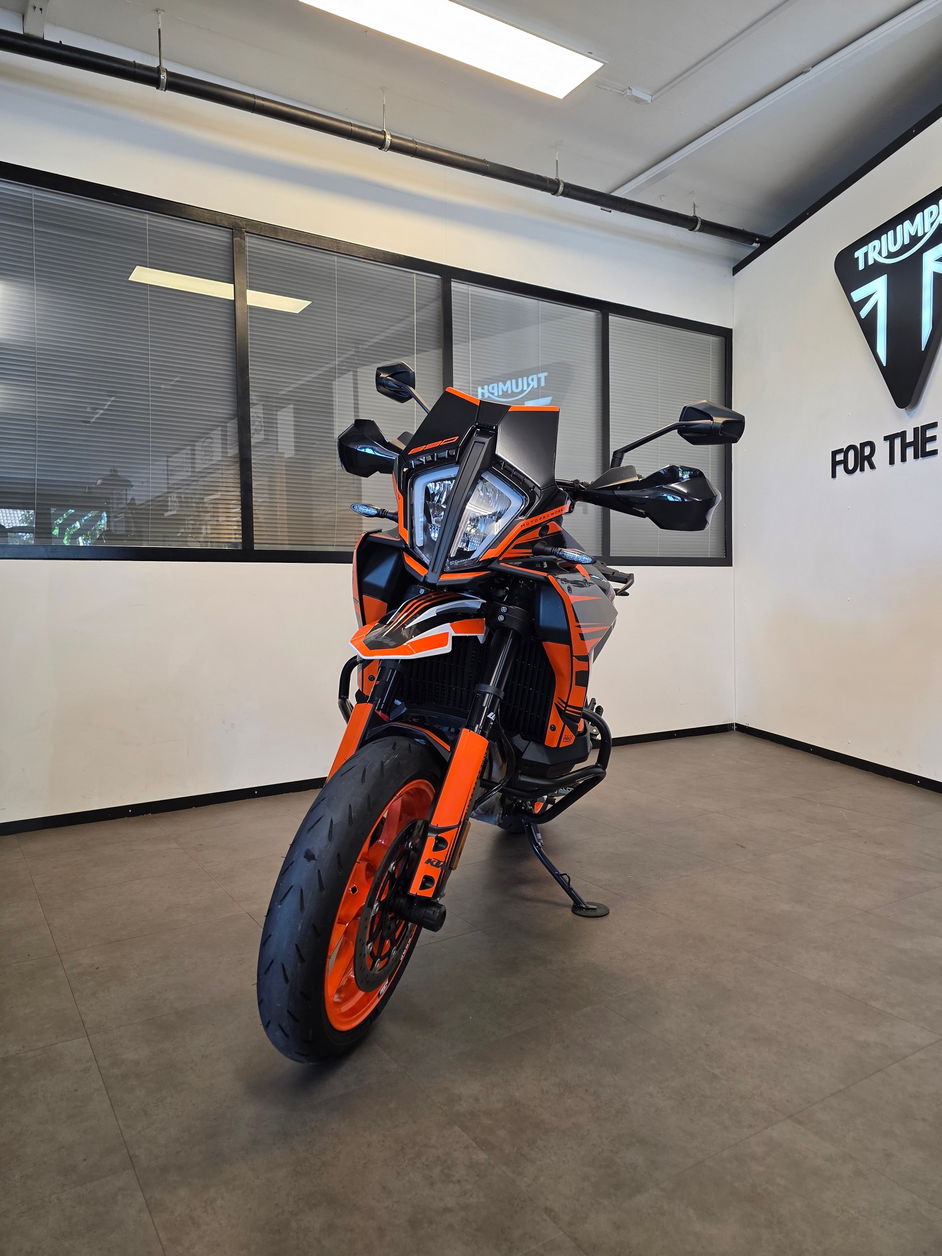 KTM 890 SMT-image-3