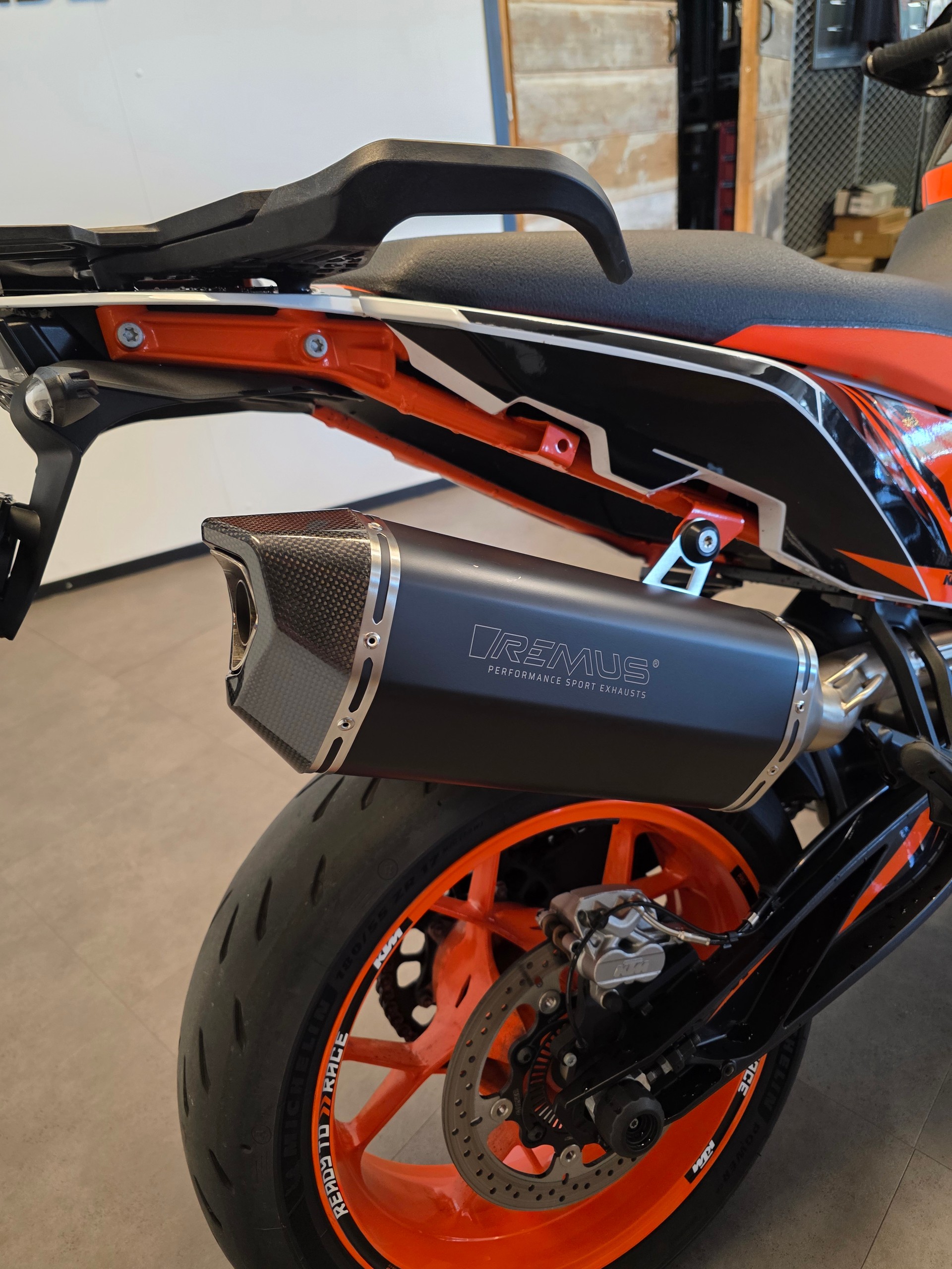 KTM 890 SMT-image-7