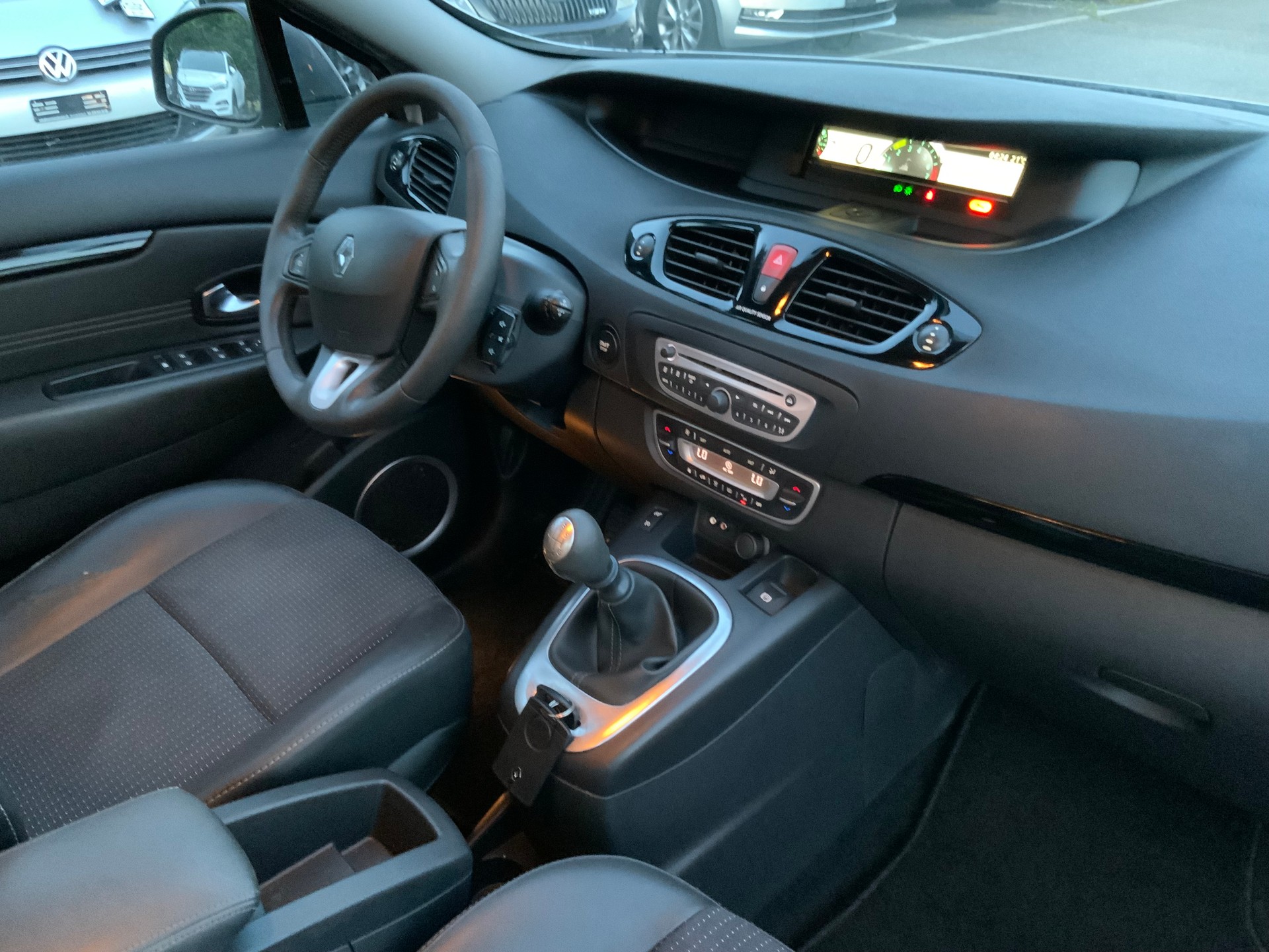 RENAULT Grand Scénic 1.4 16V Turbo Dynamique-image-11
