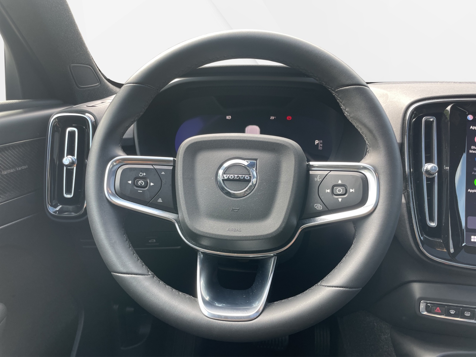 VOLVO XC40 P8 Twin Ultimate AWD-image-11
