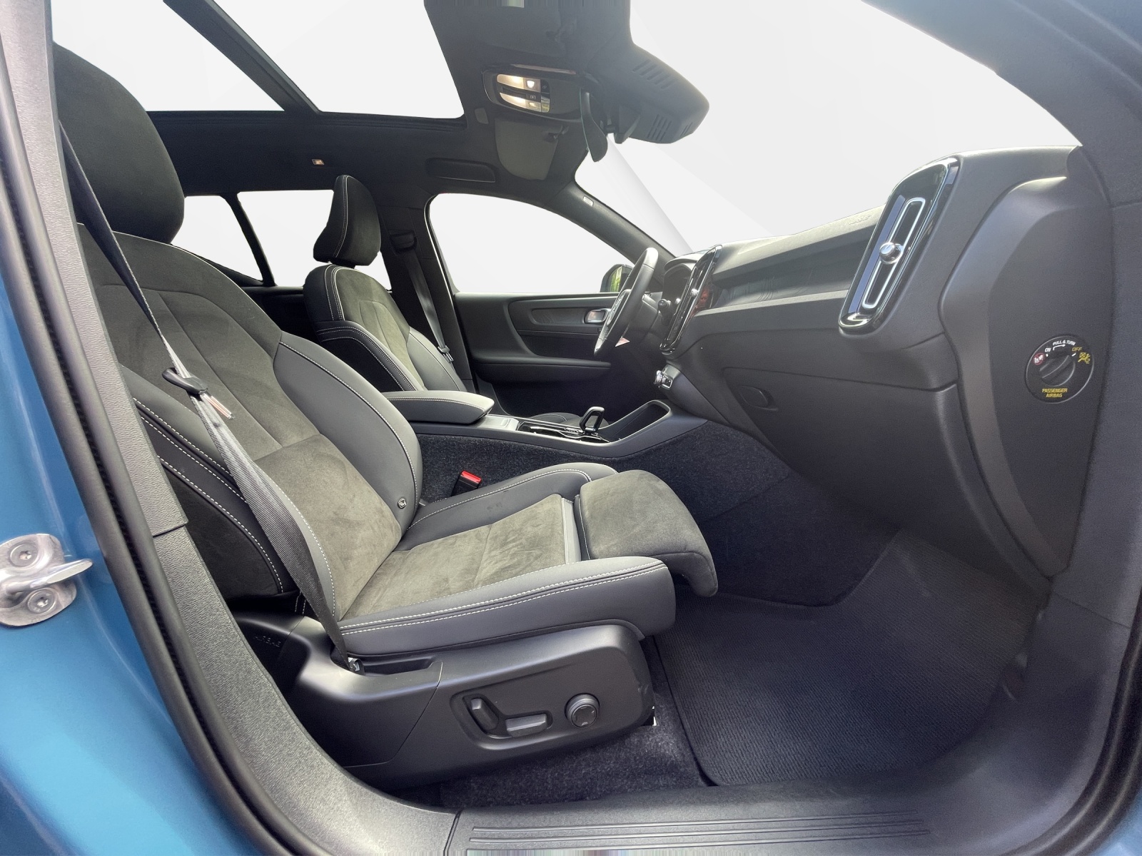 VOLVO XC40 P8 Twin Ultimate AWD-image-15