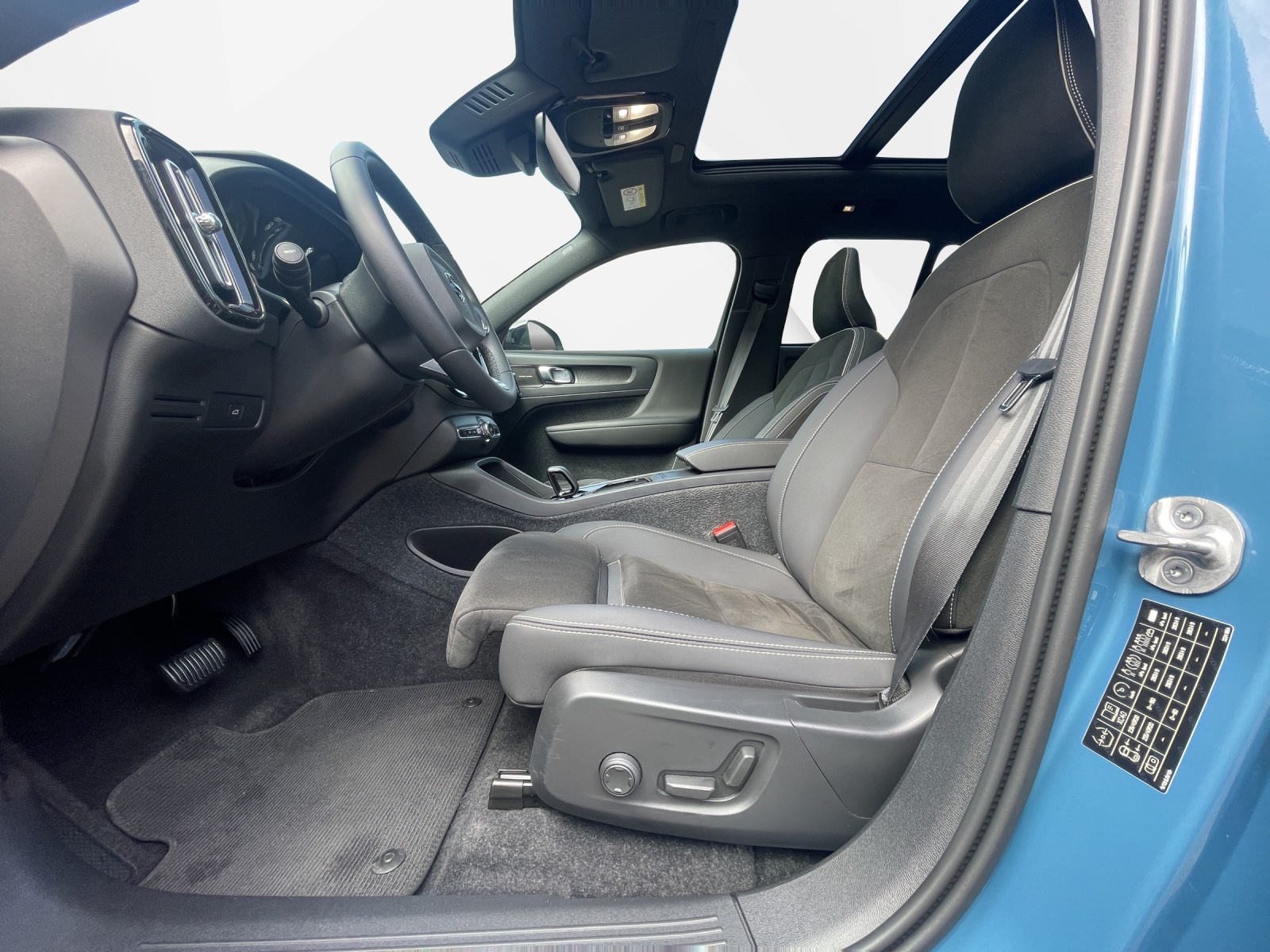 VOLVO XC40 P8 Twin Ultimate AWD-image-9