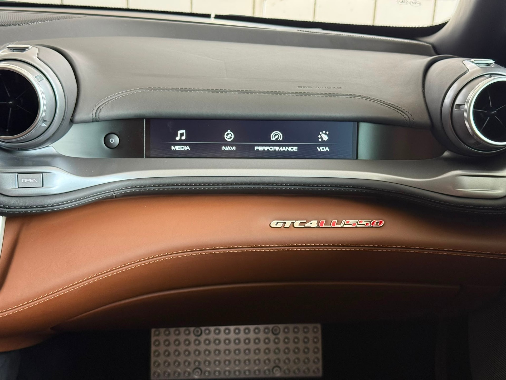 FERRARI GTC 4 Lusso-image-10