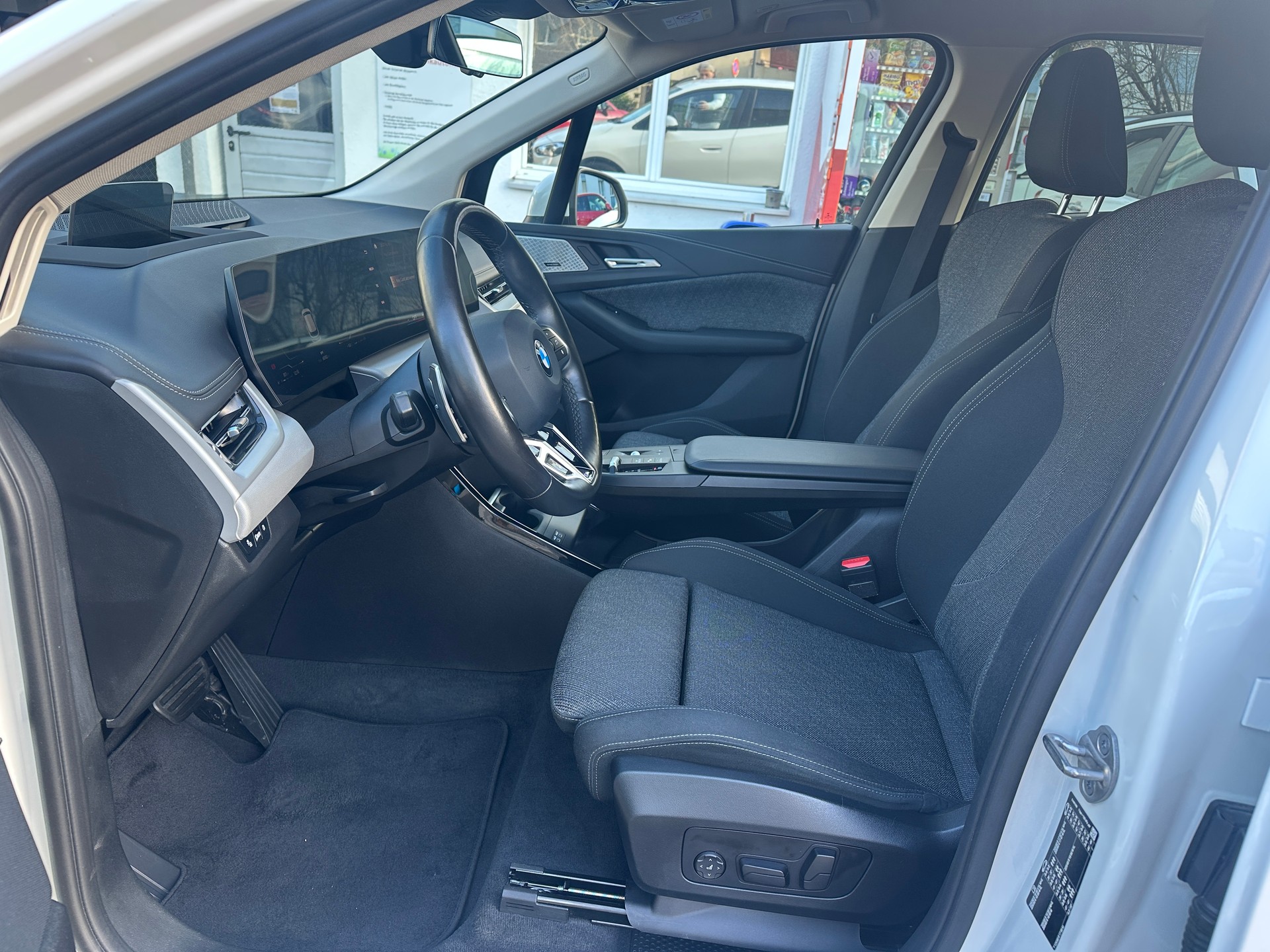 BMW 218d Active Tourer DKG-image-11