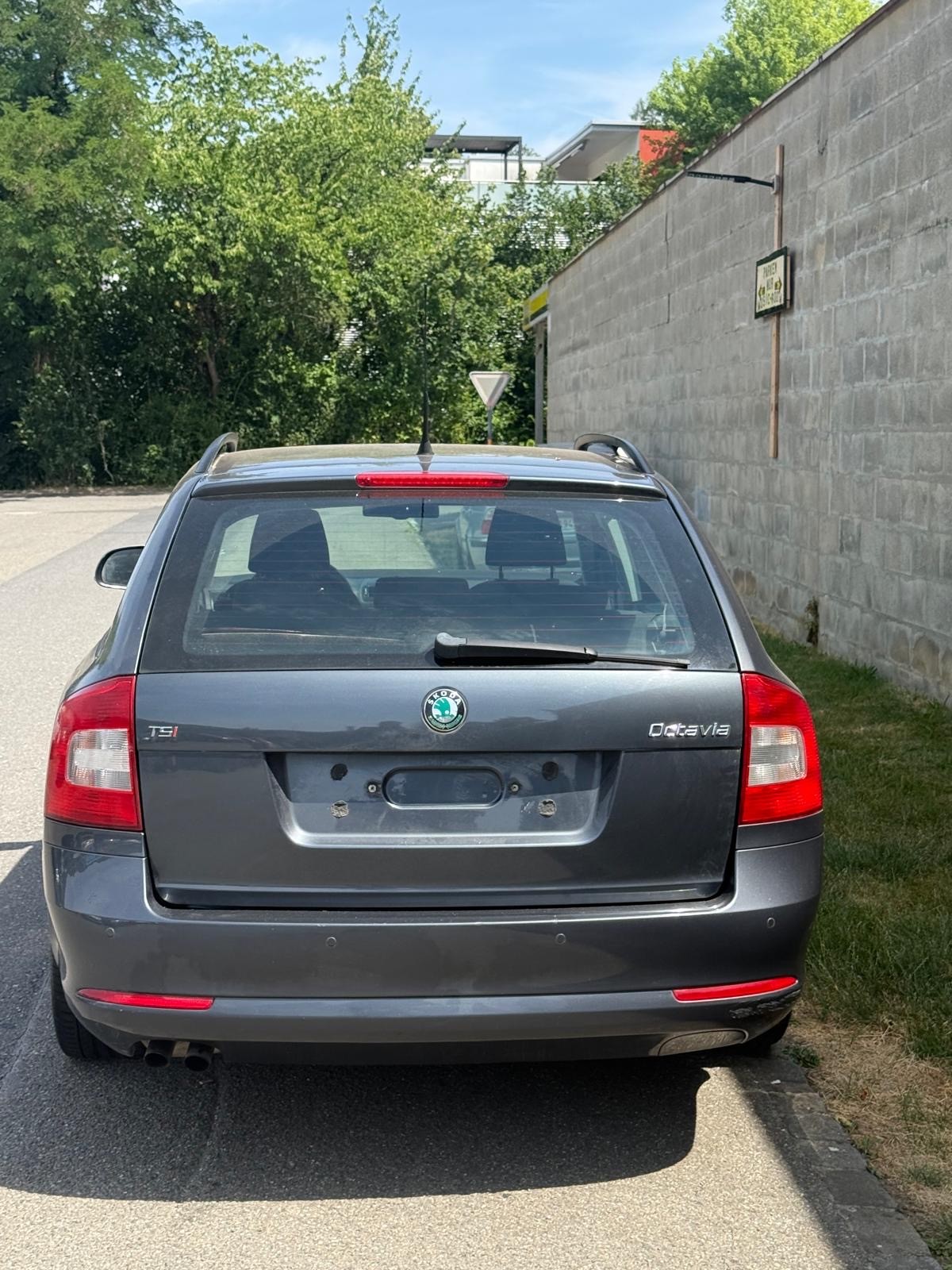 SKODA Octavia Combi 1.8 TSI Laurin & Klement DSG-image-5