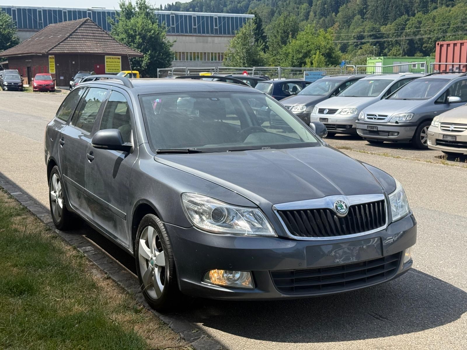 SKODA Octavia Combi 1.8 TSI Laurin & Klement DSG-image-3