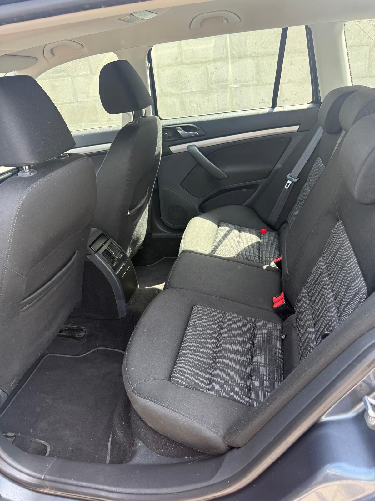 SKODA Octavia Combi 1.8 TSI Laurin & Klement DSG-image-7