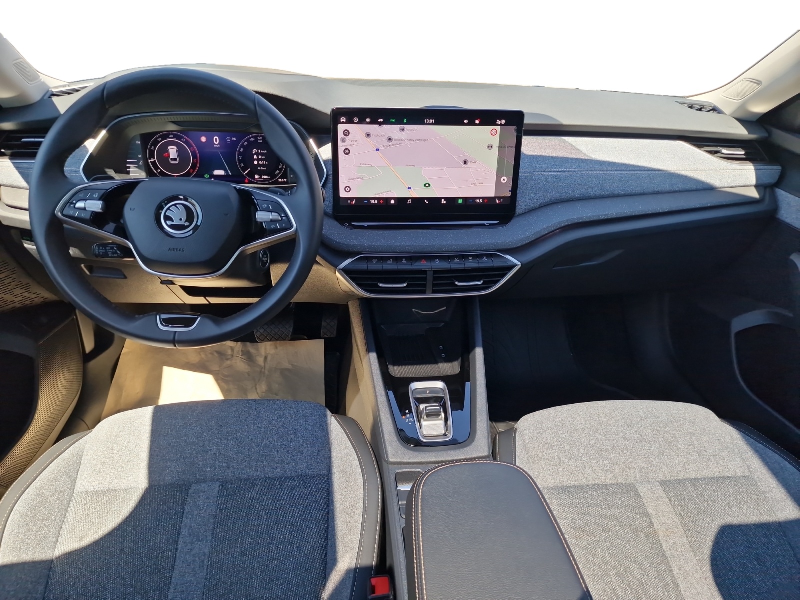 SKODA Octavia Combi 2.0 TDI DSG Selection-image-9