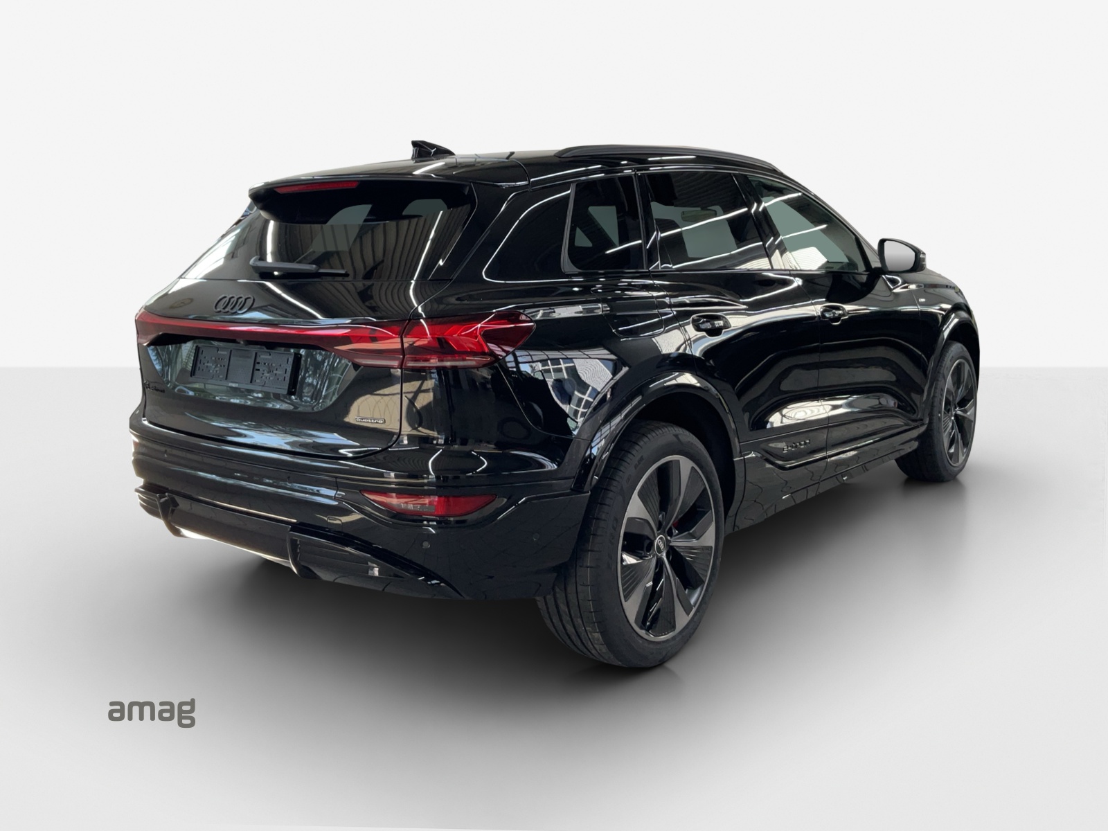 AUDI Q6 e-tron quattro-image-4