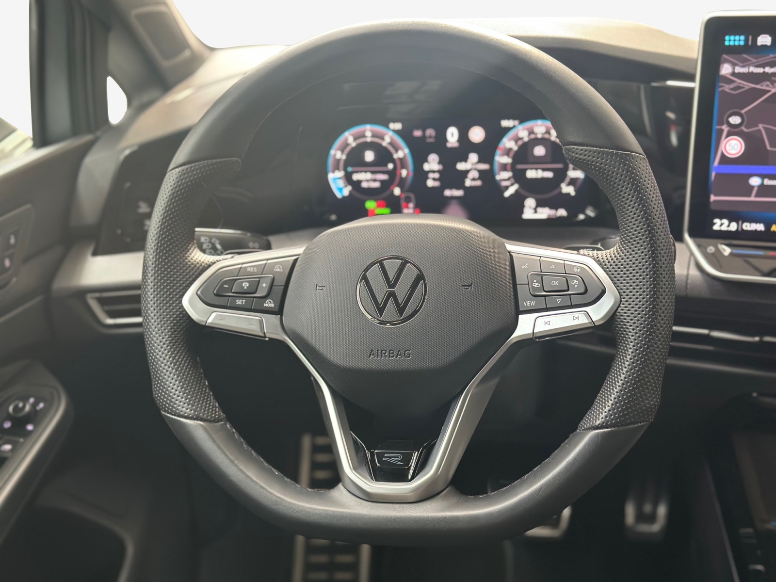 VW Golf 1.5 e TSI mHEV R-Line DSG-image-9