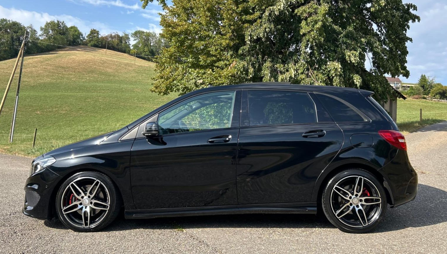 MERCEDES-BENZ B 220 CDI Swiss Star Edition AMG Line 4Matic-showroom-element-1