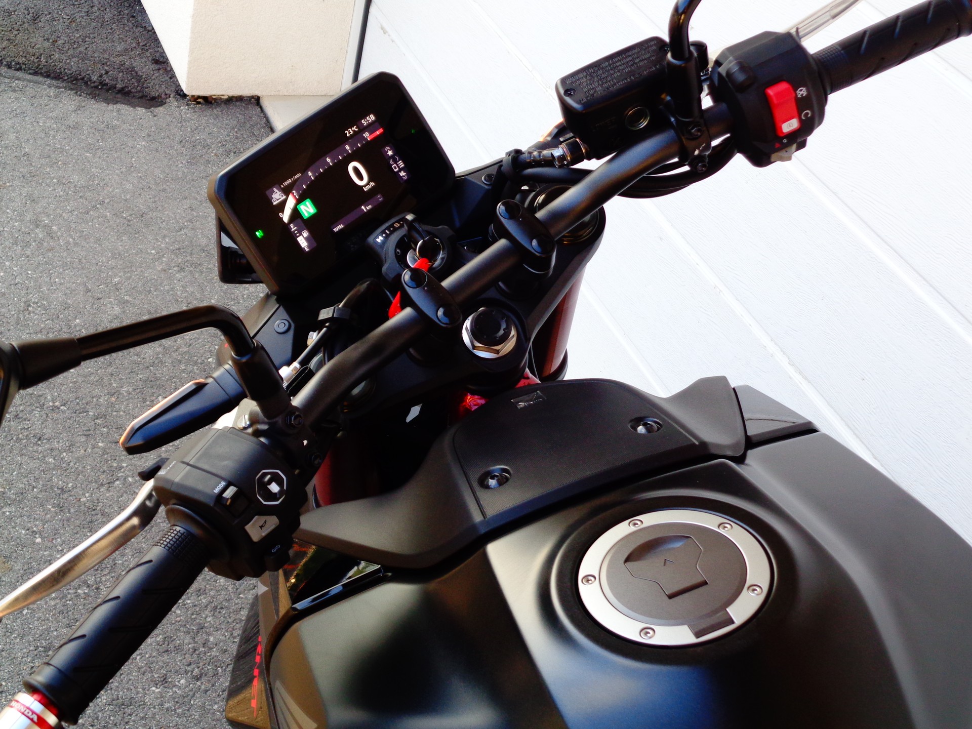 HONDA CB 750 Hornet E-Clutch EC-image-3