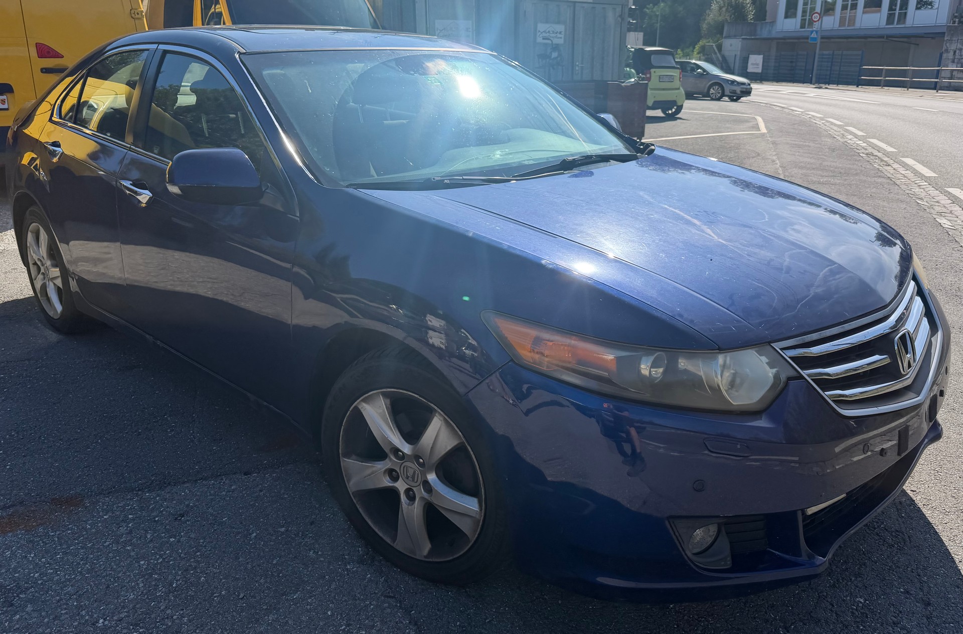 HONDA Accord 2.0i 16V Executive Automatic-showroom-element-1